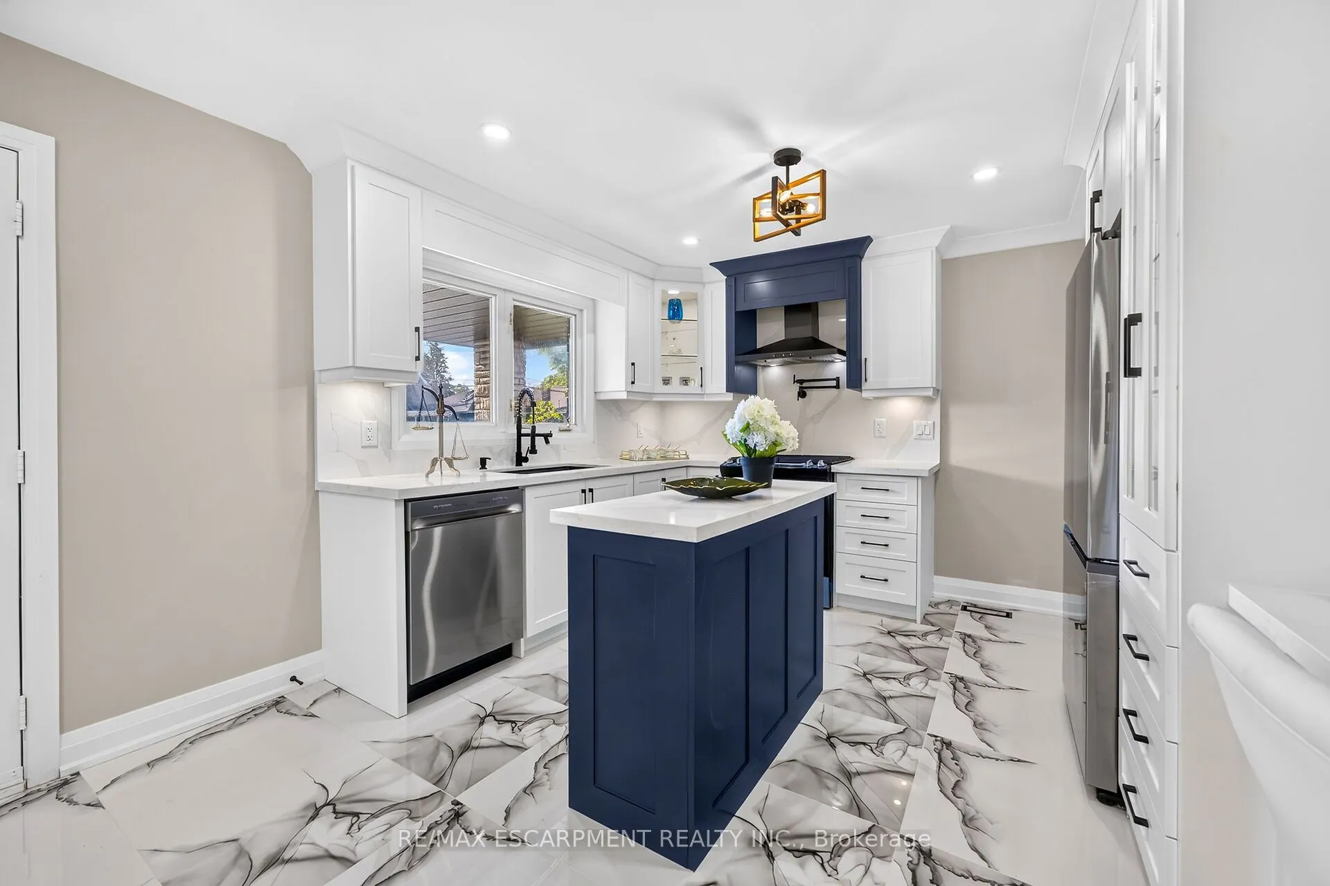 362 Rosseau Road