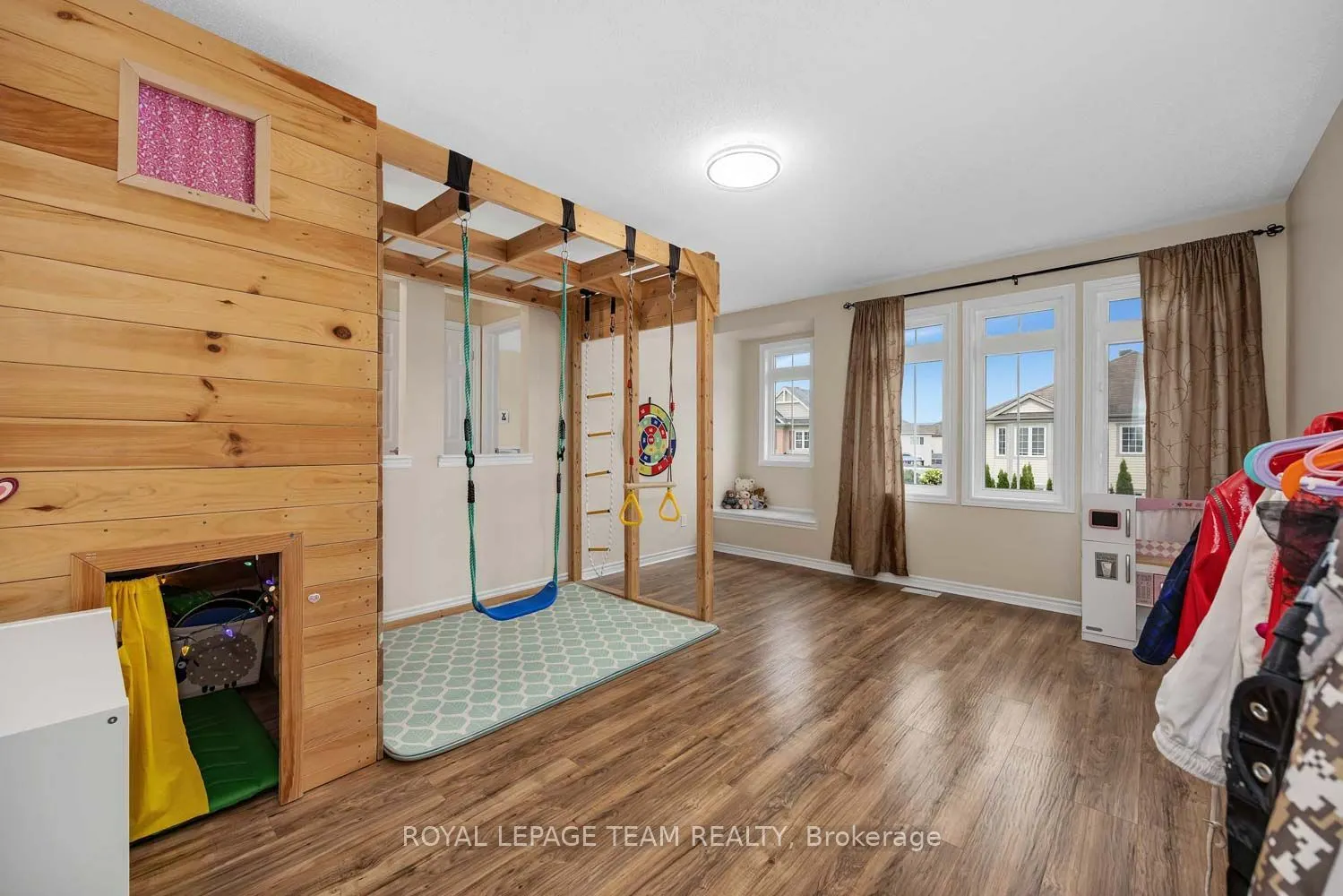 2225 Watercolours Way