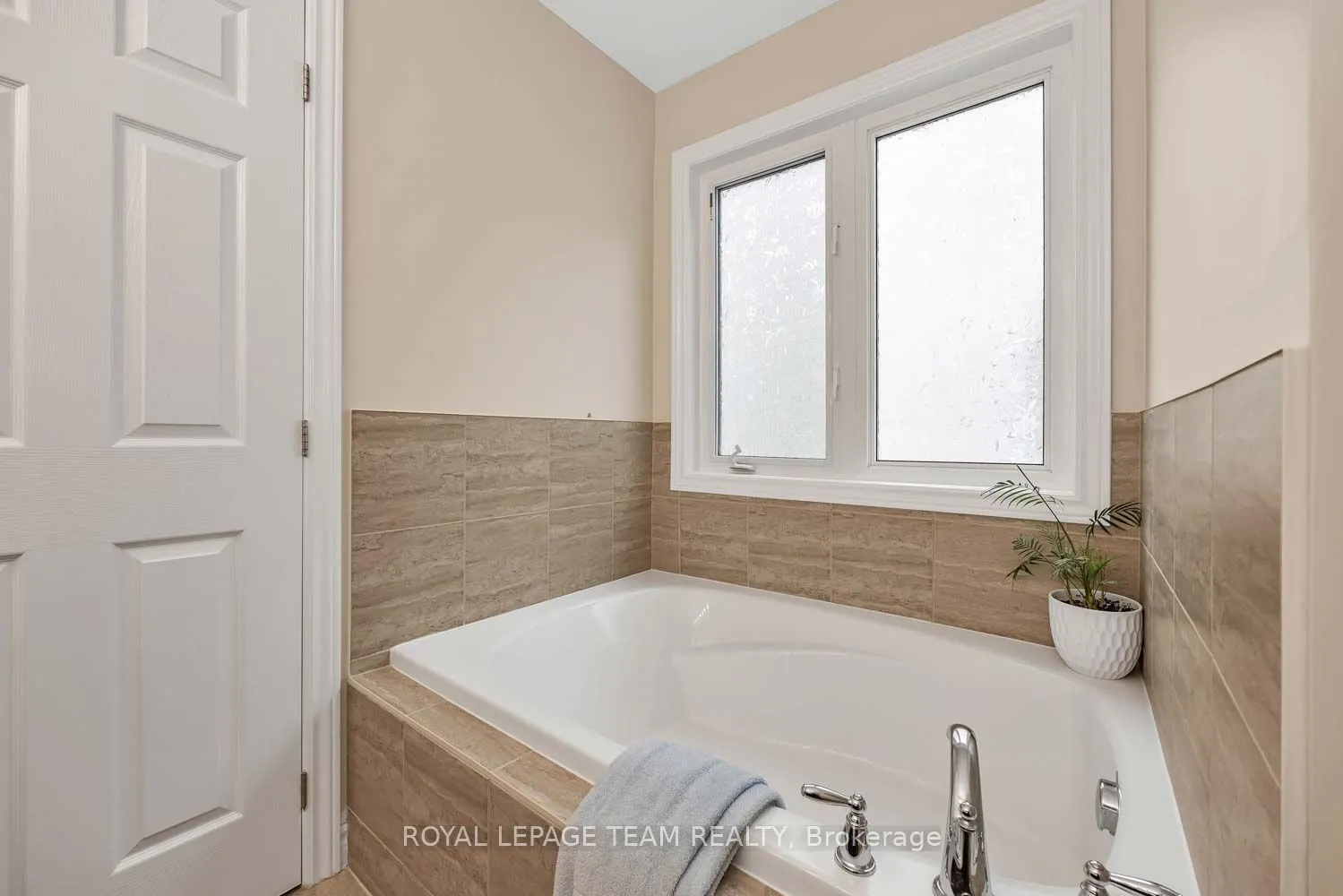 2225 Watercolours Way
