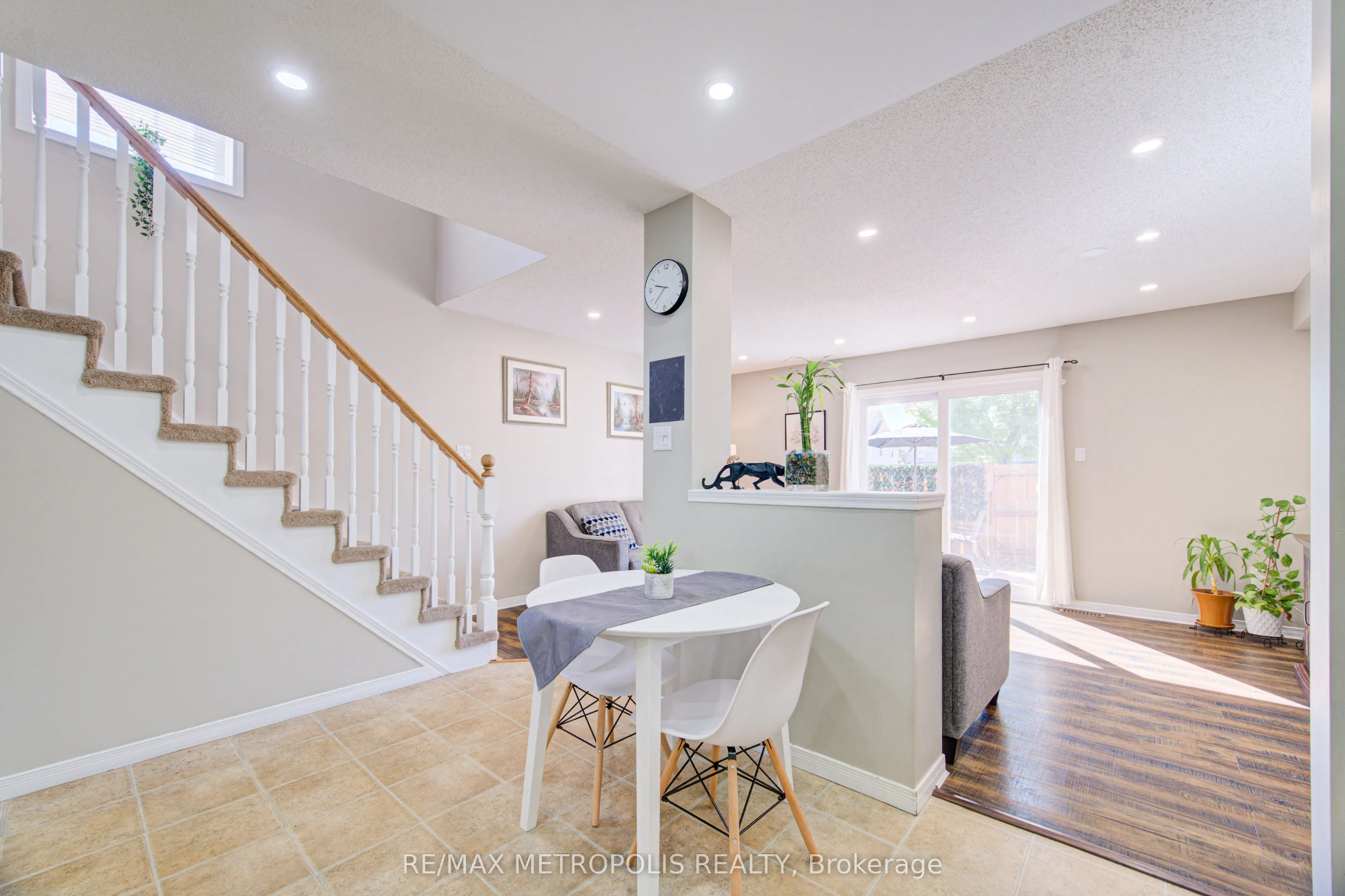 124 GOSLING Gardens #37