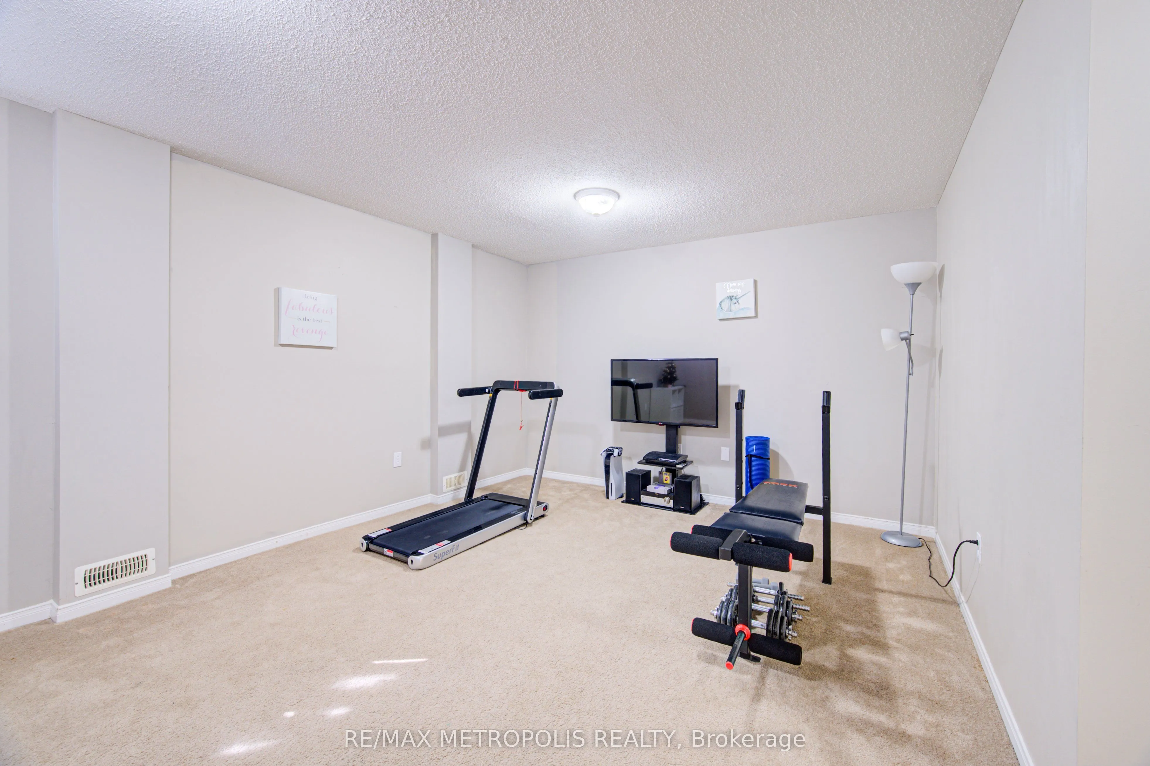 124 GOSLING Gardens #37