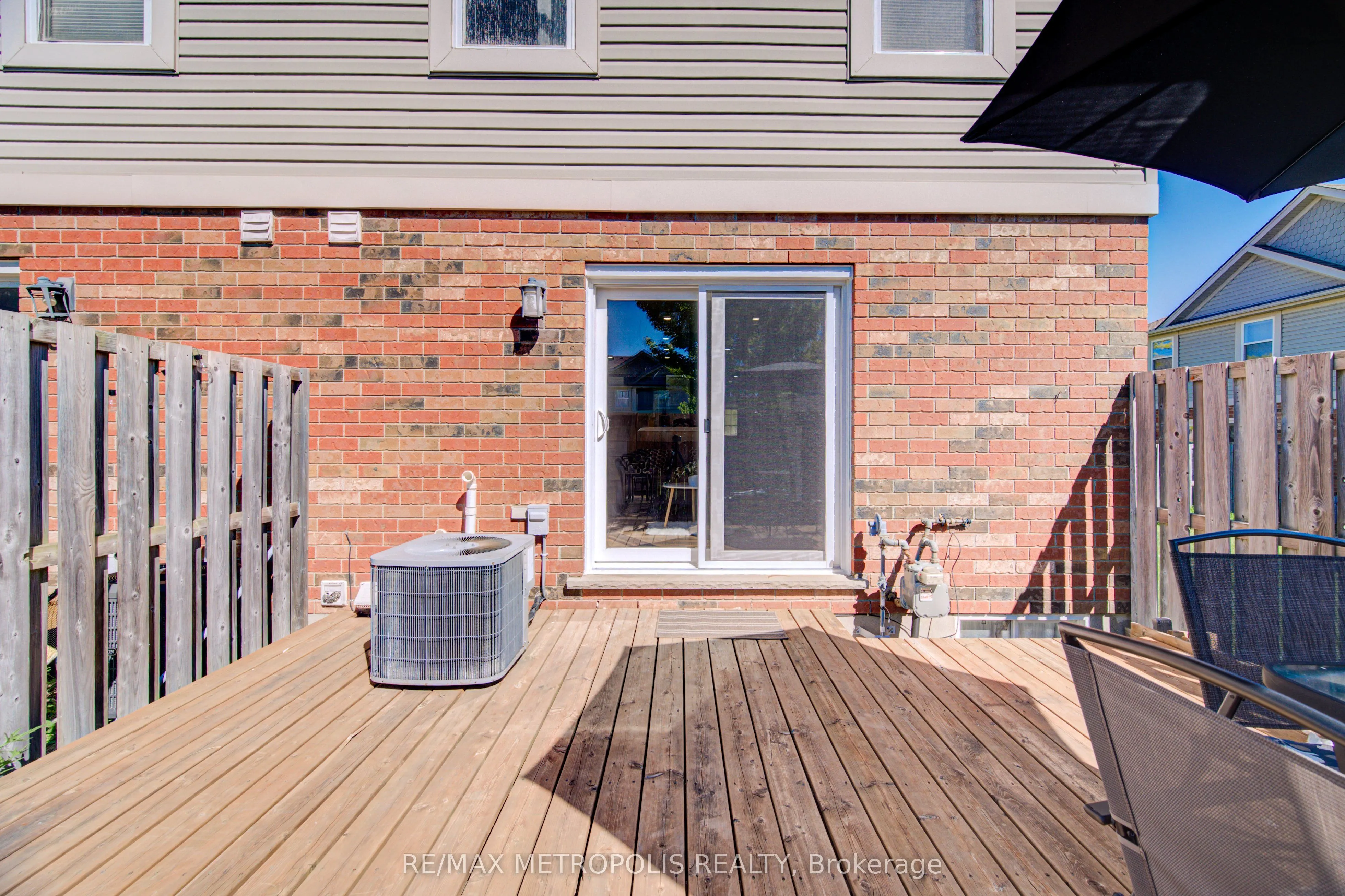 124 GOSLING Gardens #37