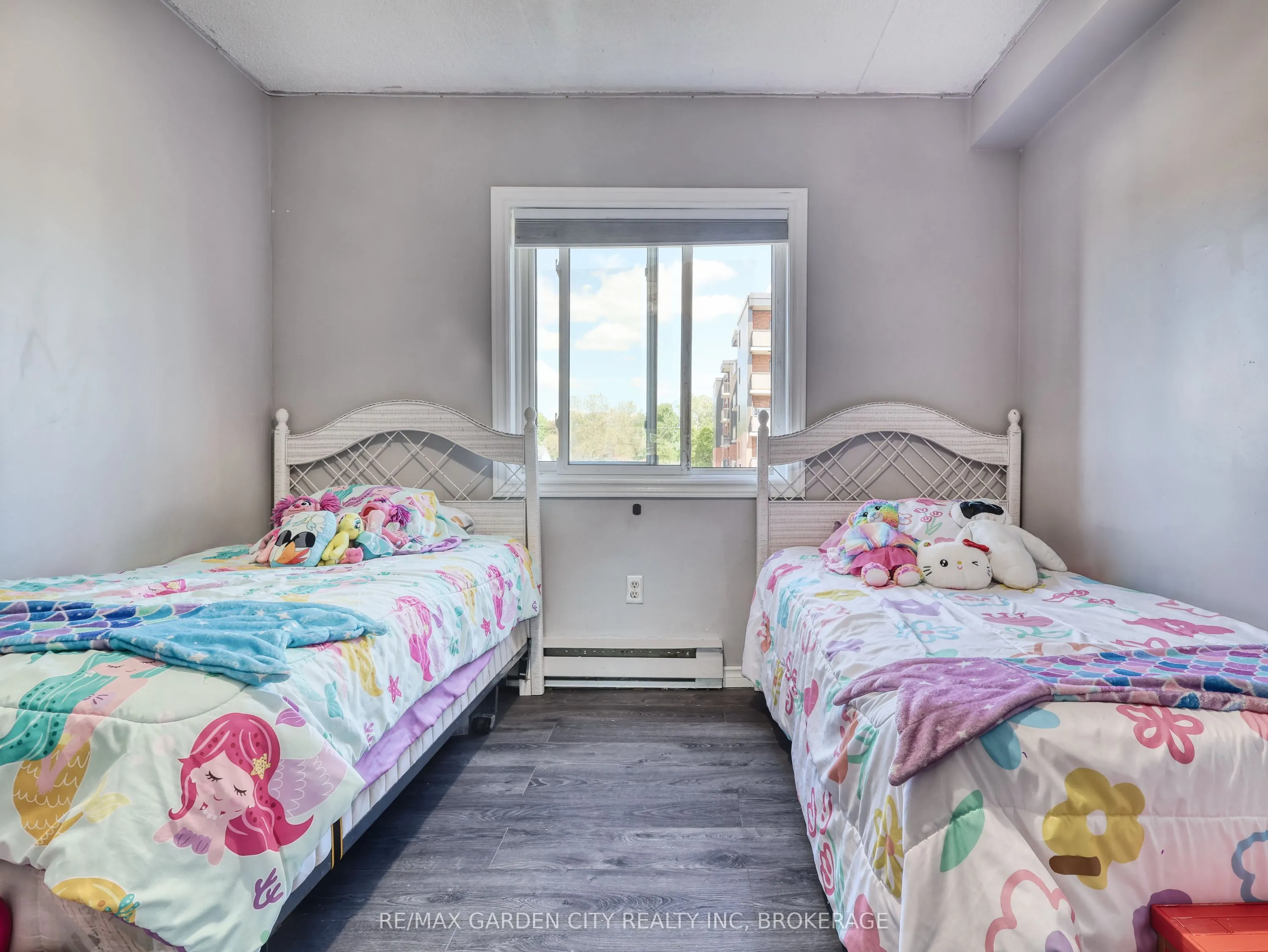 72 Main Street E #211