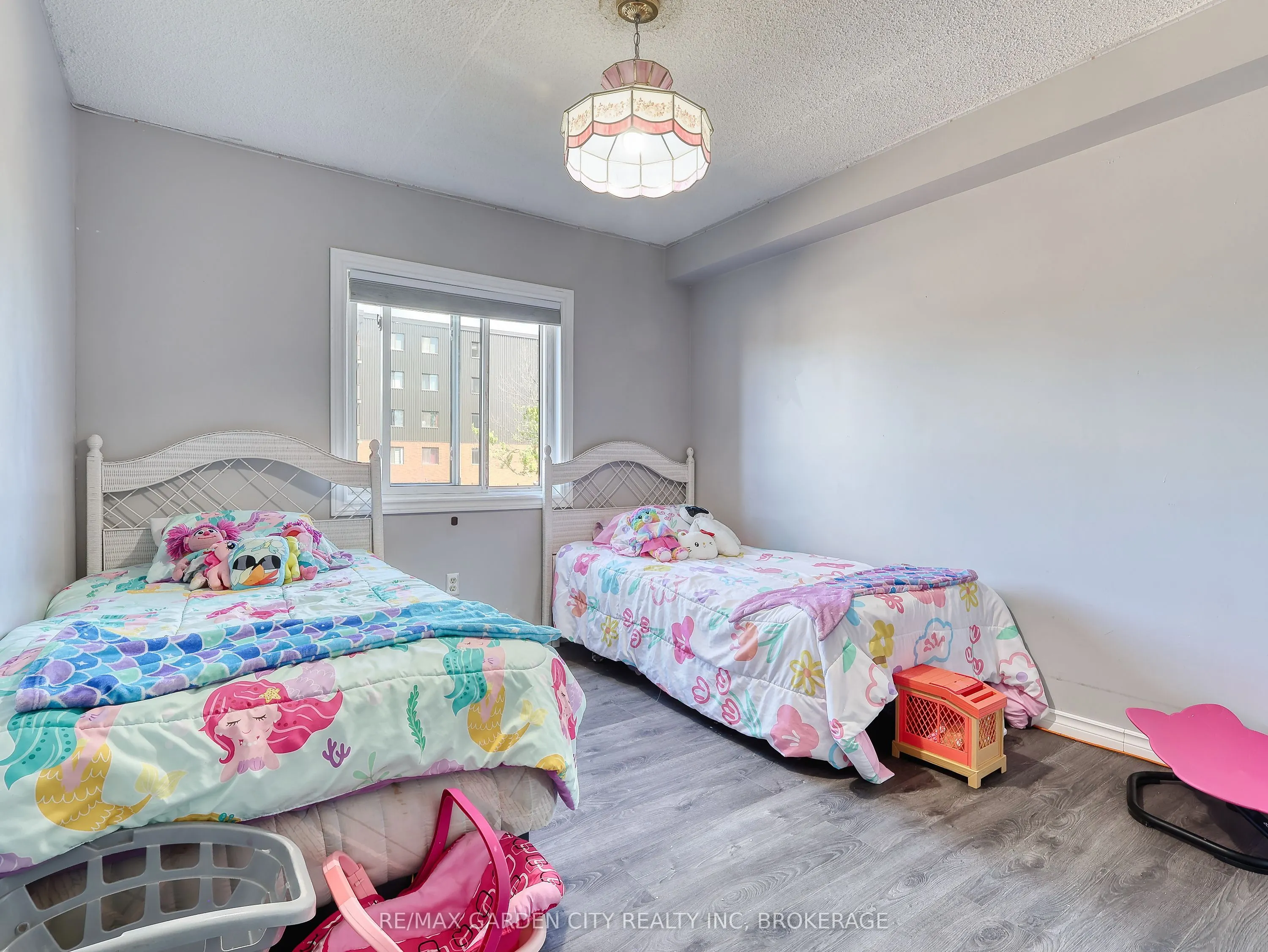 72 Main Street E #211