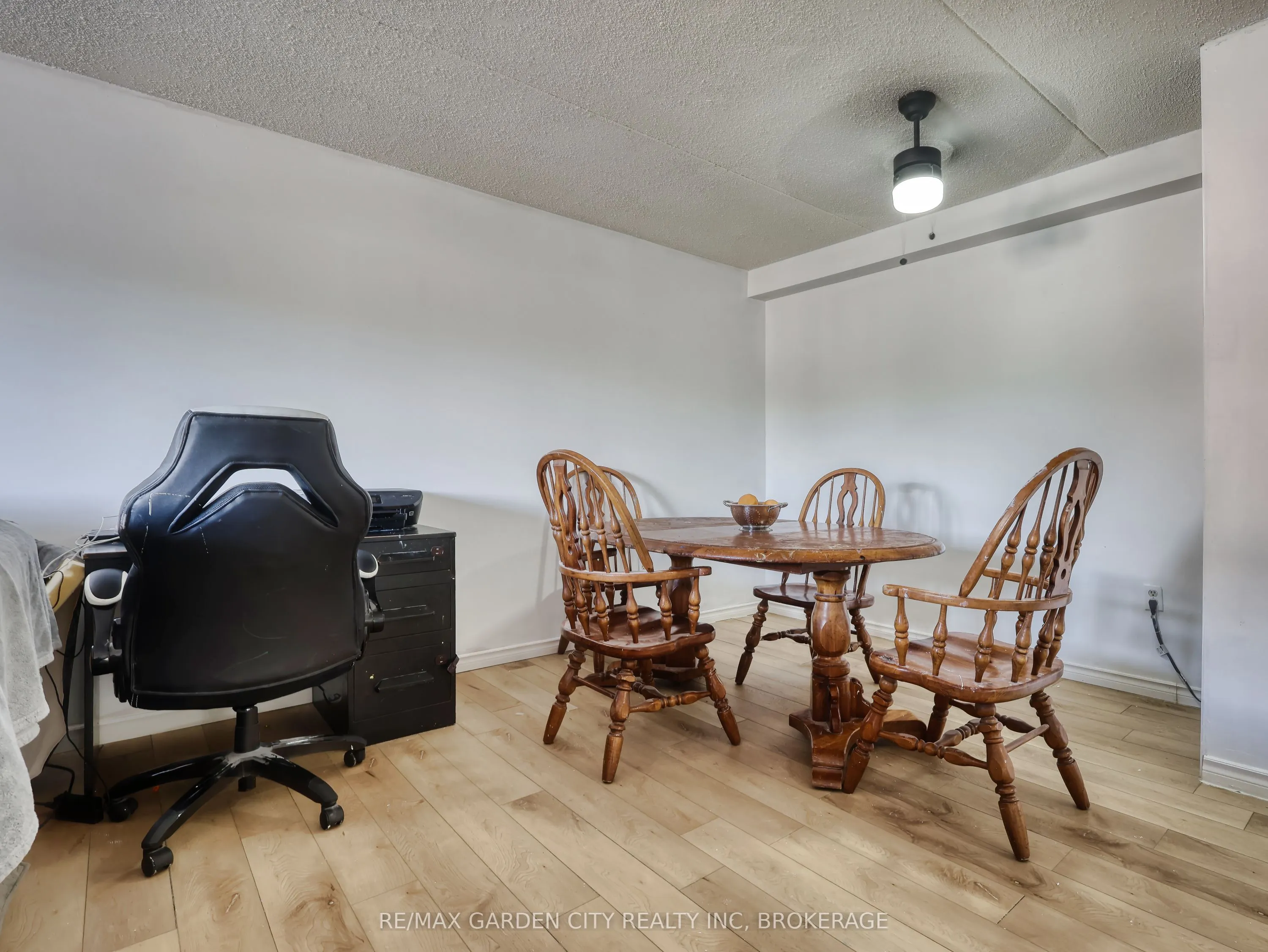 72 Main Street E #211