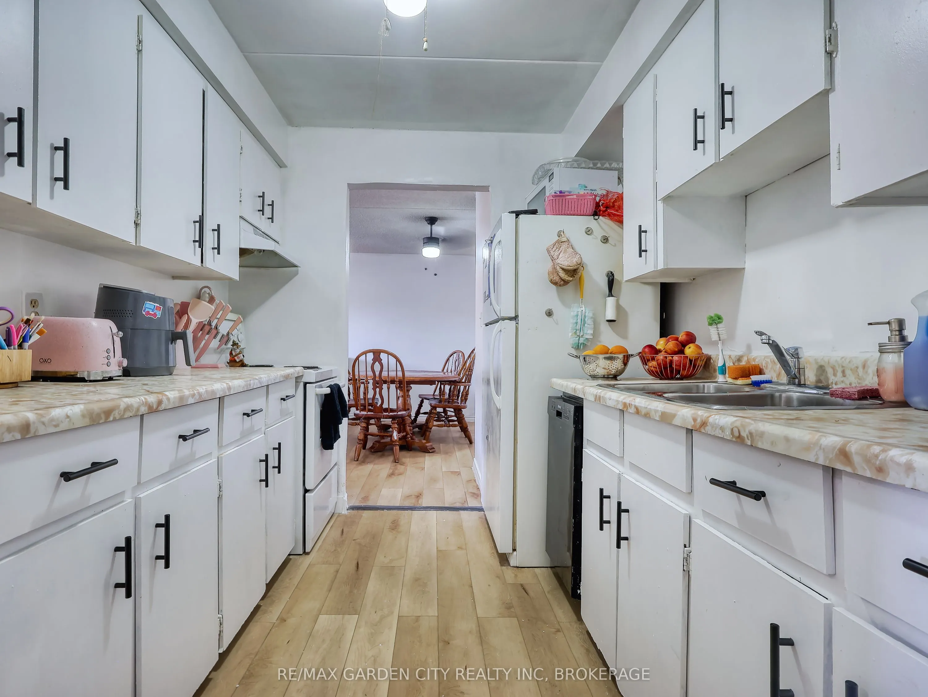 72 Main Street E #211