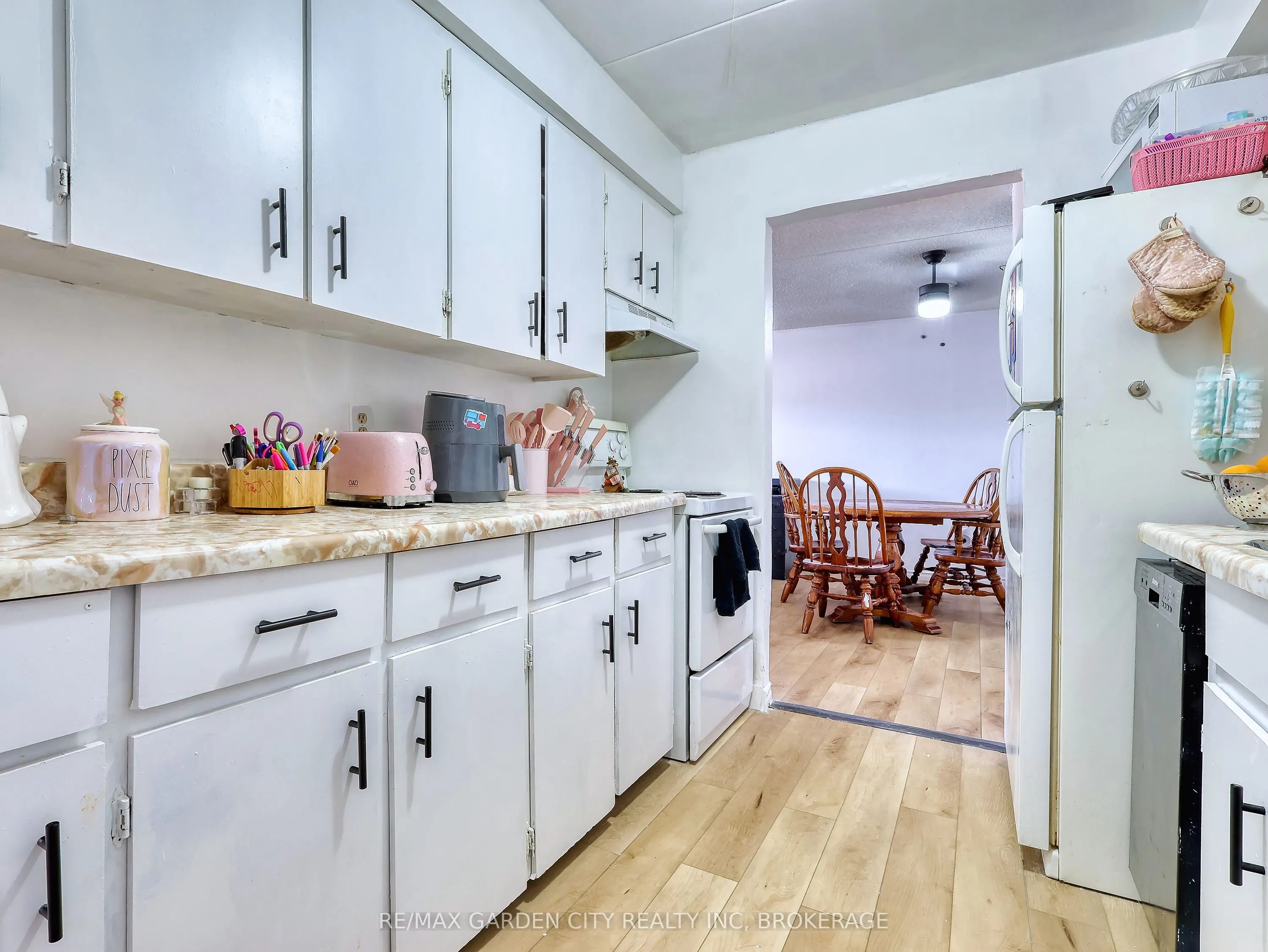 72 Main Street E #211