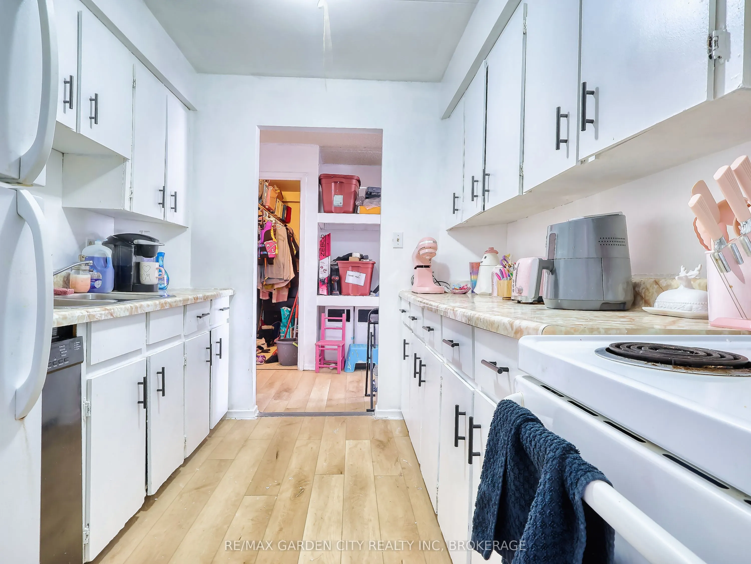 72 Main Street E #211
