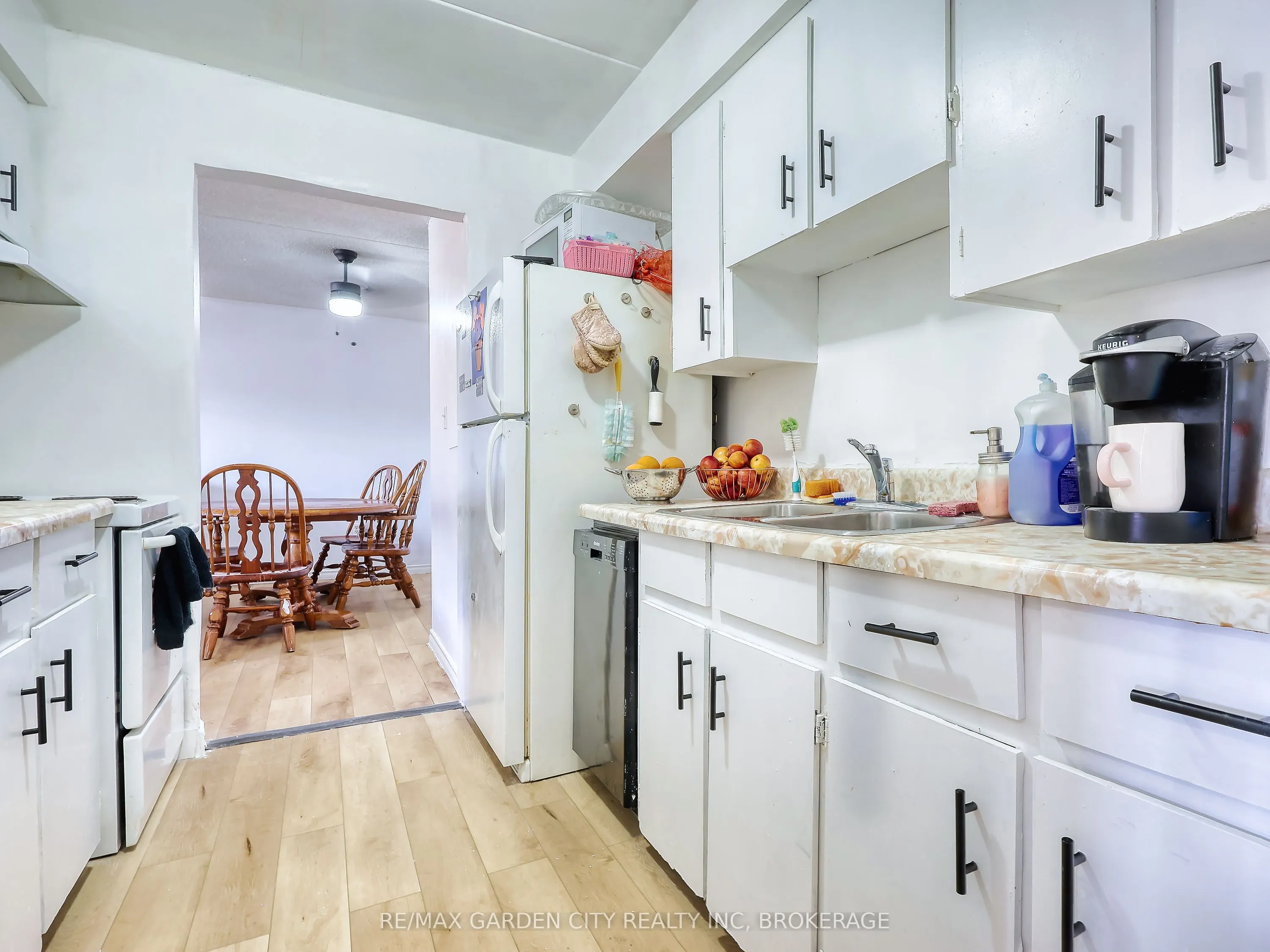 72 Main Street E #211