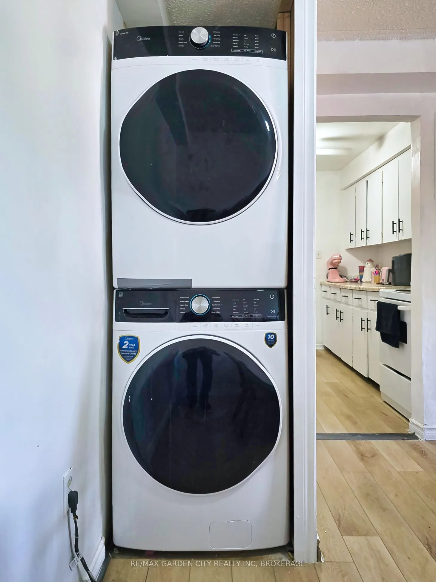 72 Main Street E #211