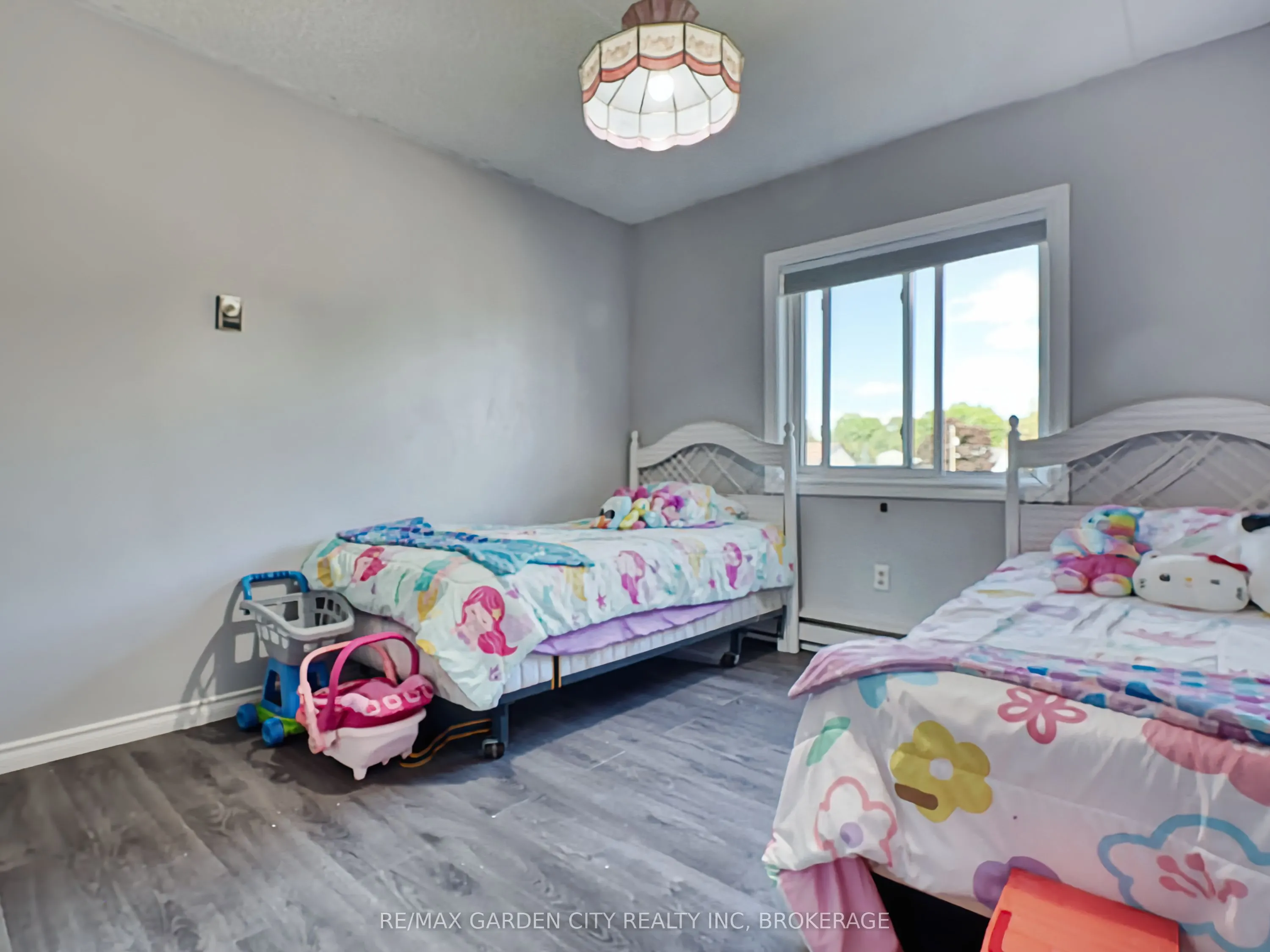72 Main Street E #211