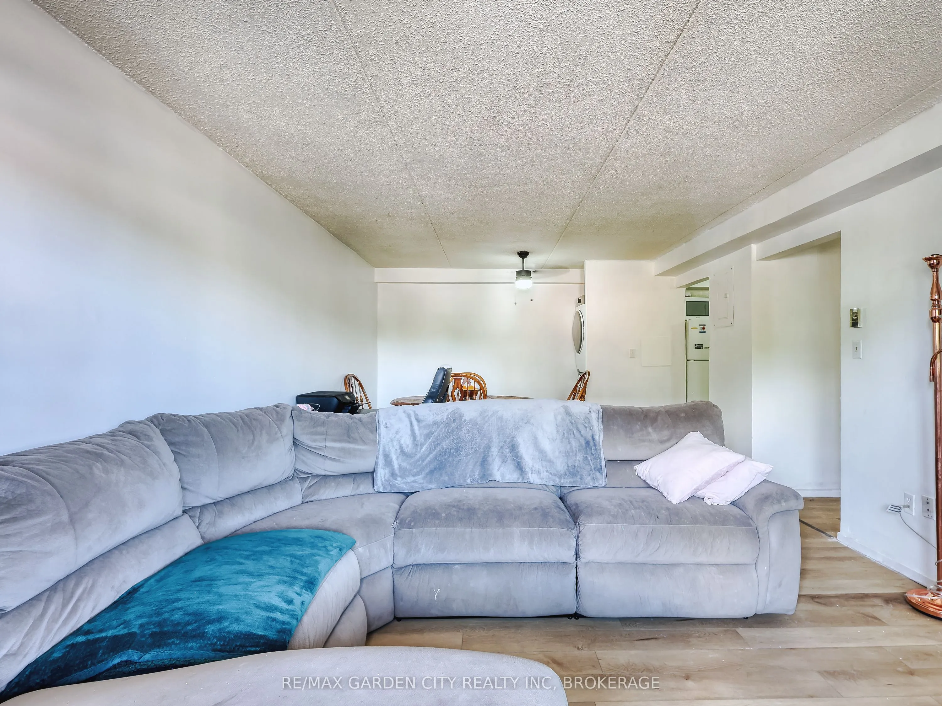 72 Main Street E #211