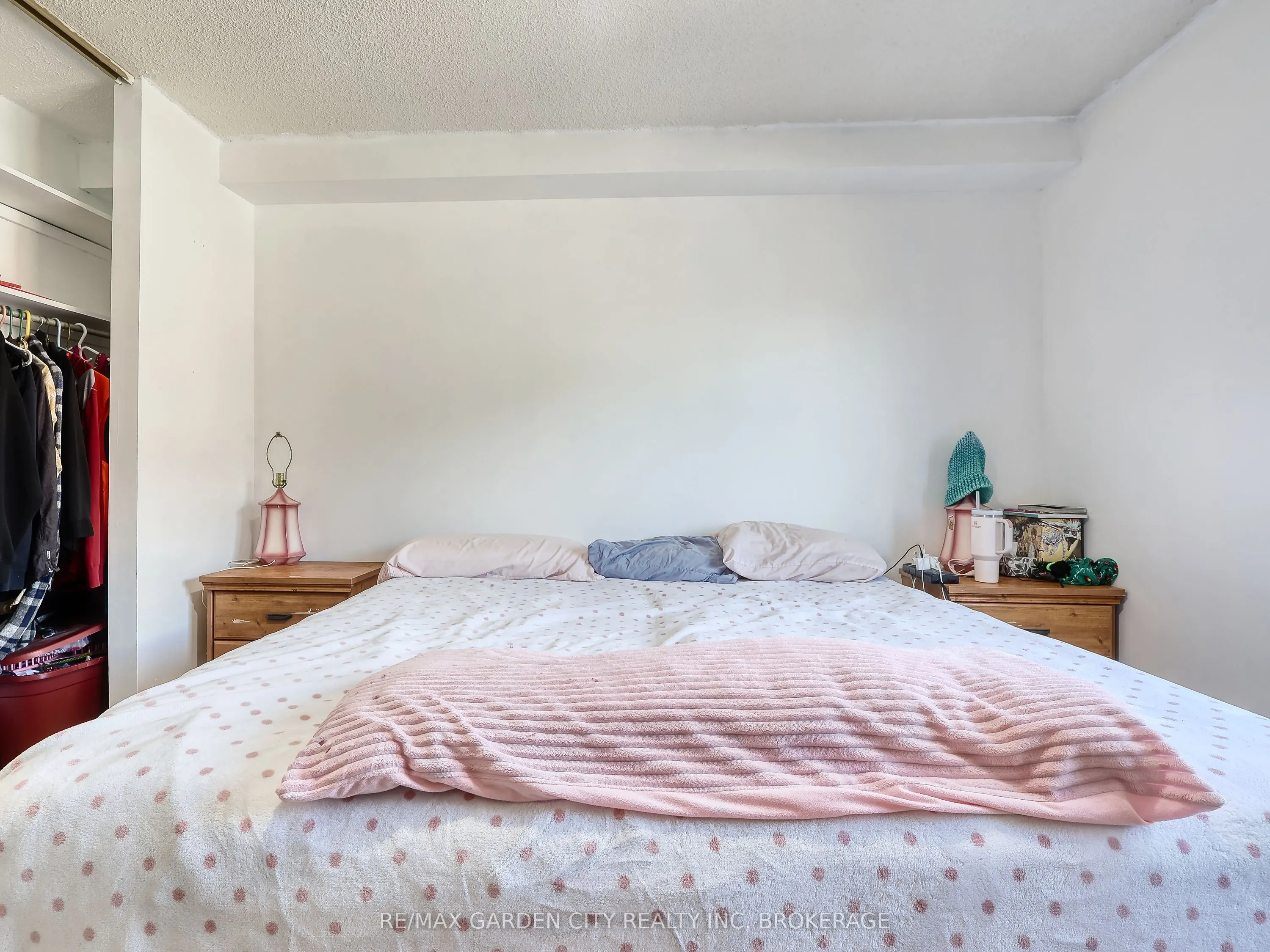72 Main Street E #211