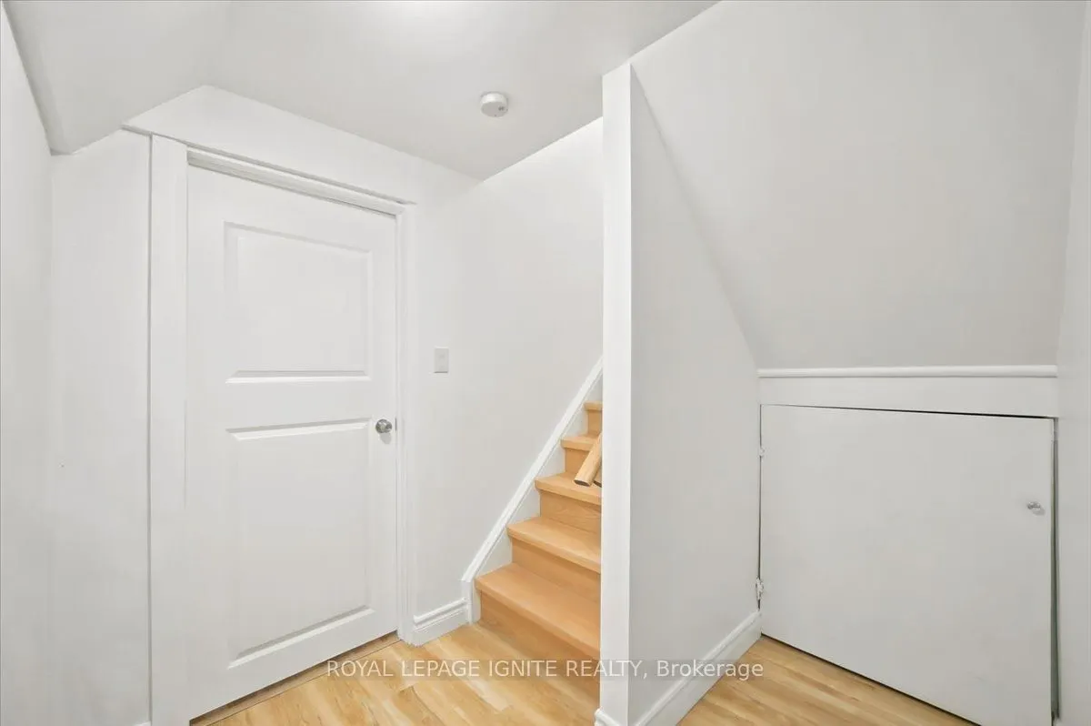 6 Upton Crescent