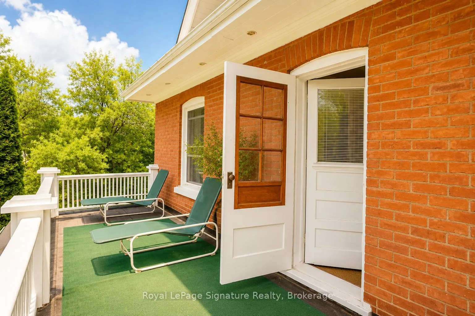 76 Trowbridge Street W
