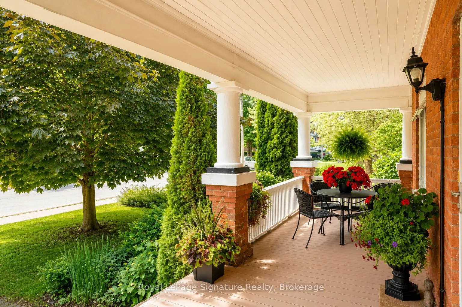 76 Trowbridge Street W