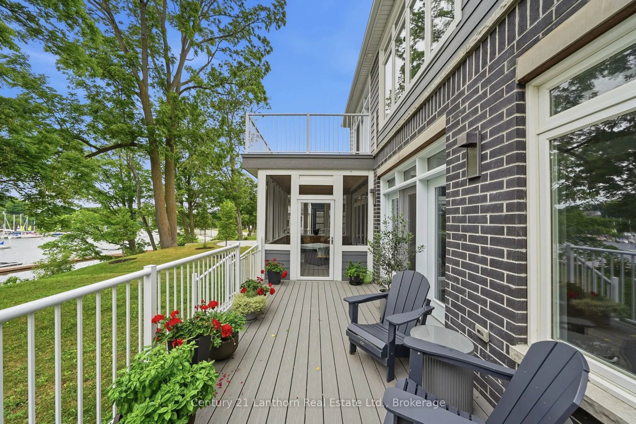 101 VILLENEUVE Drive