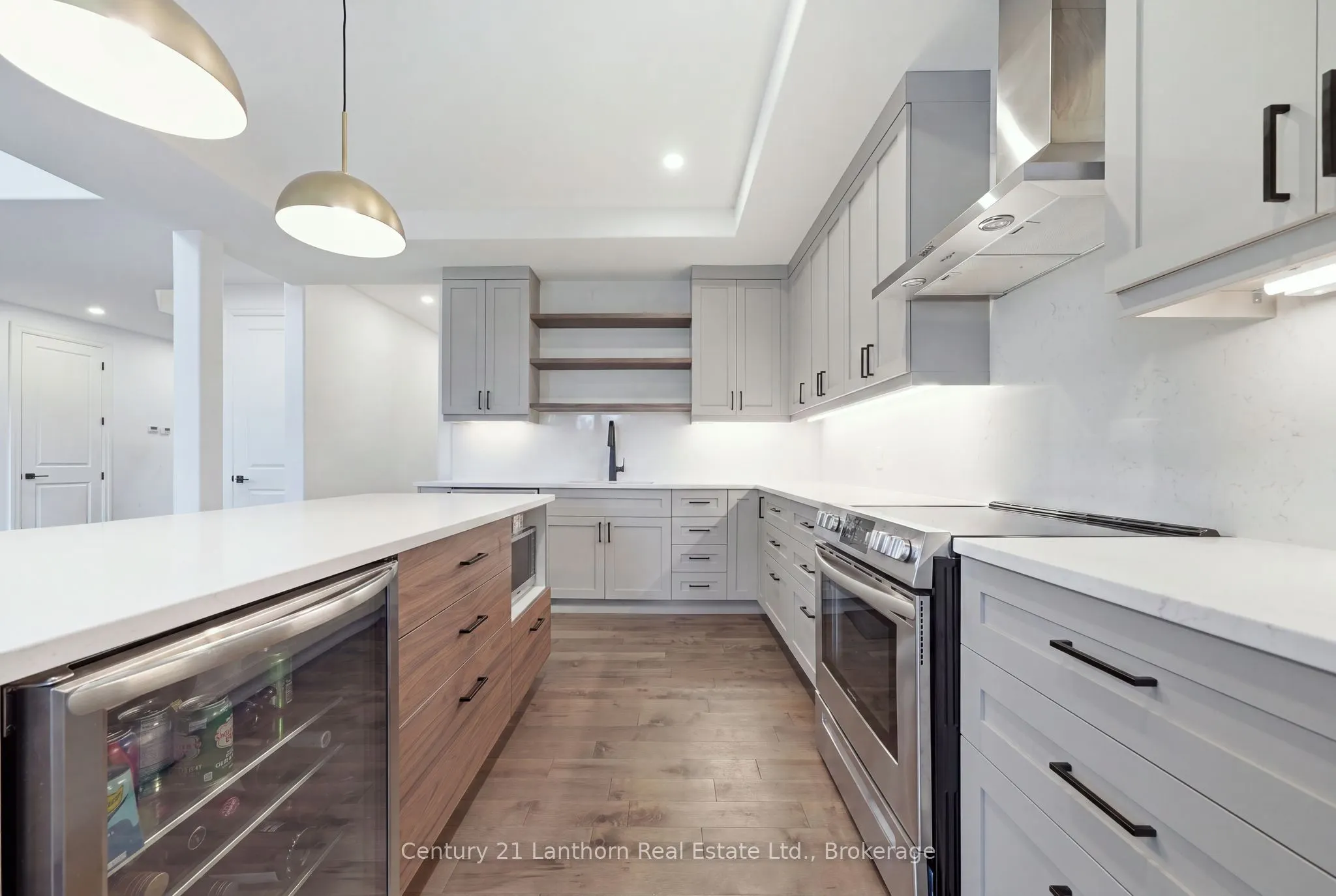 101 VILLENEUVE Drive
