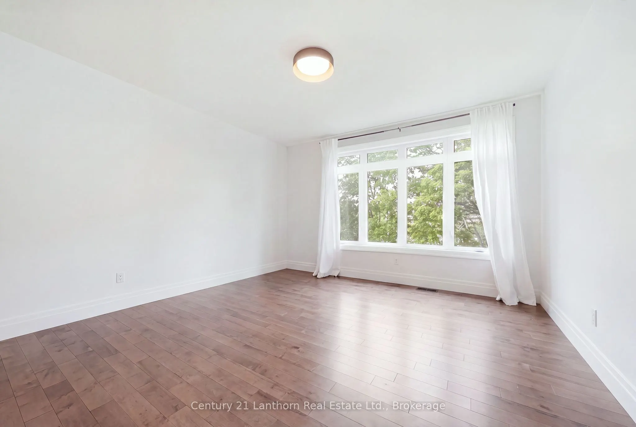 101 VILLENEUVE Drive