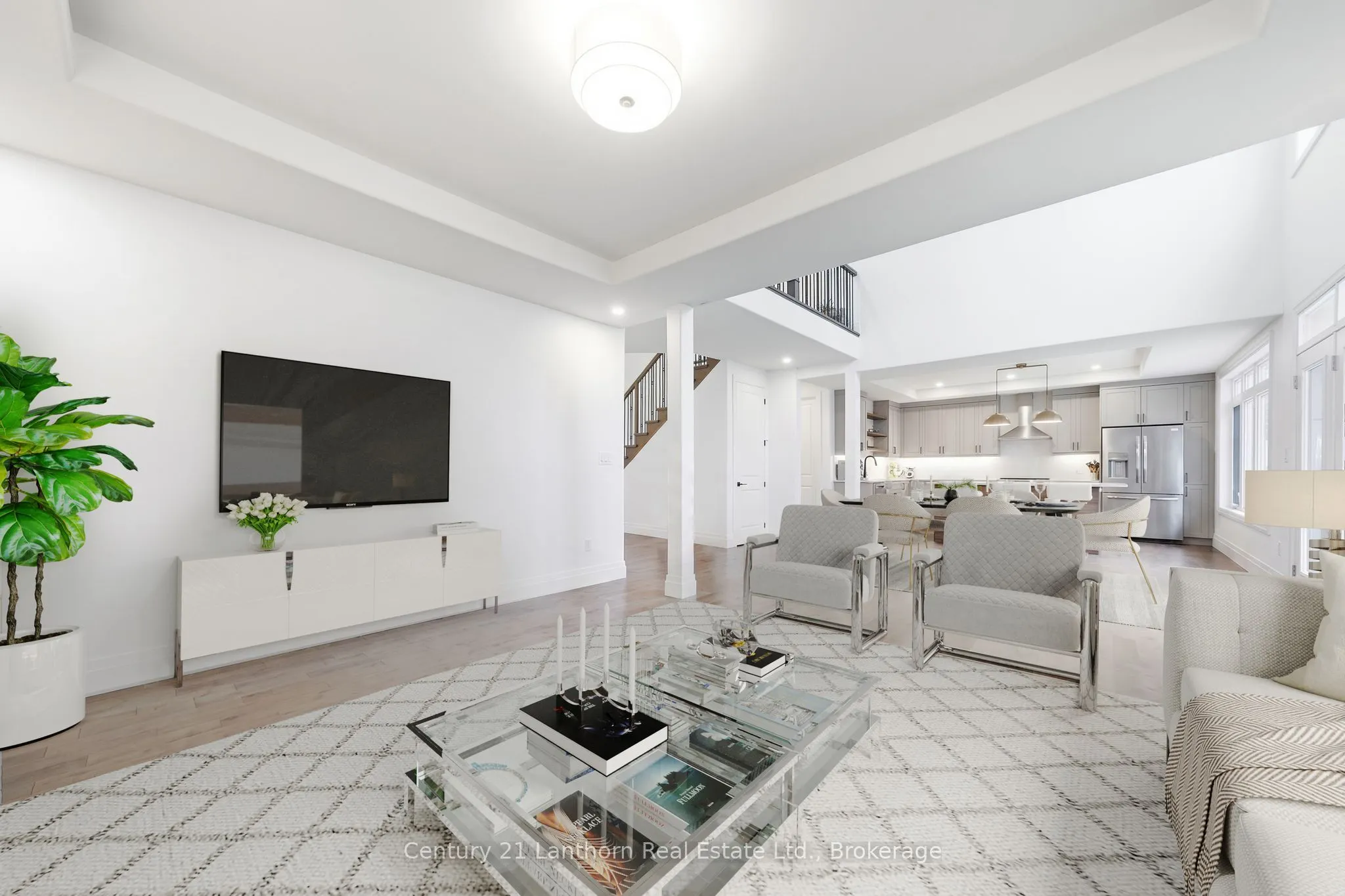 101 VILLENEUVE Drive