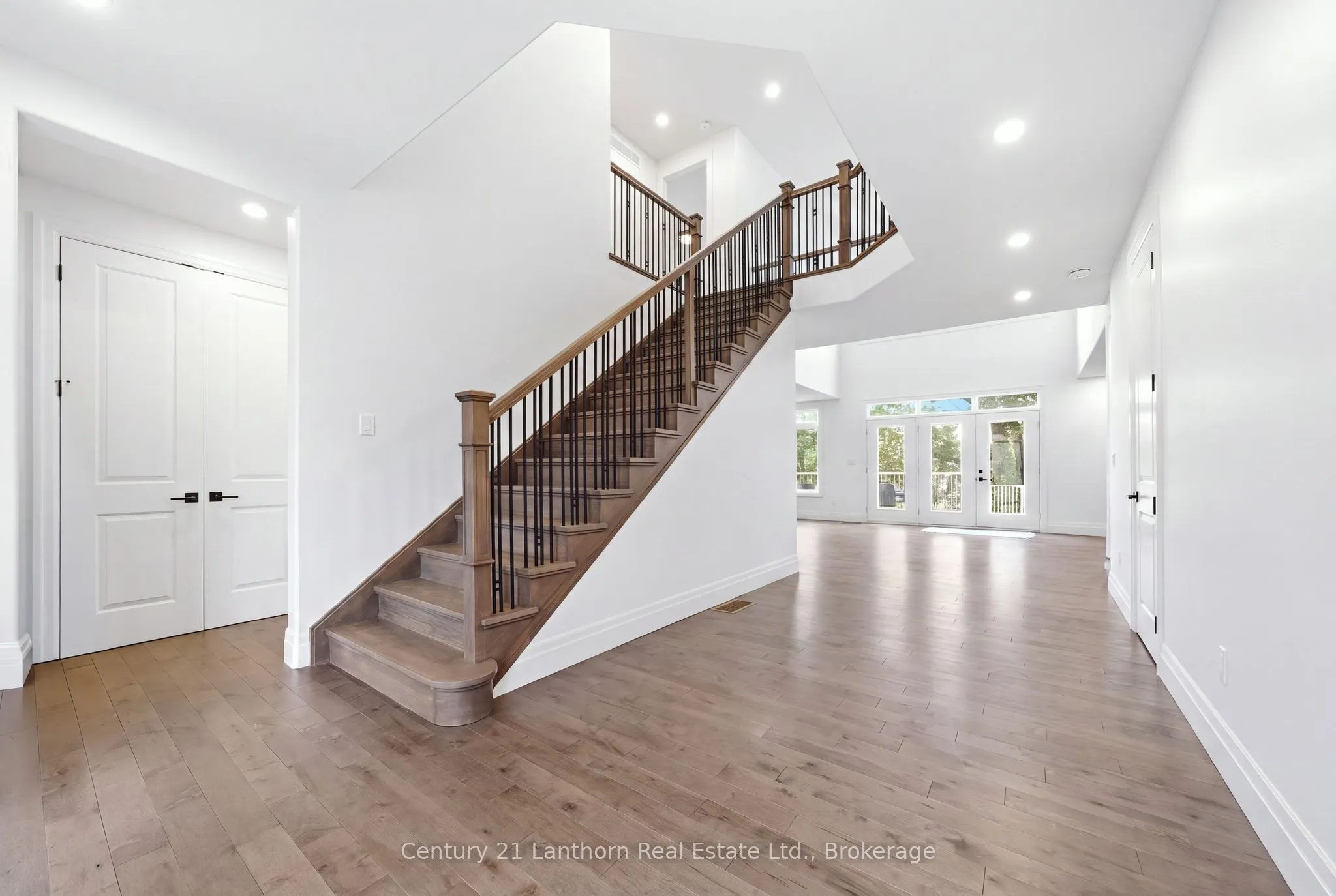 101 VILLENEUVE Drive