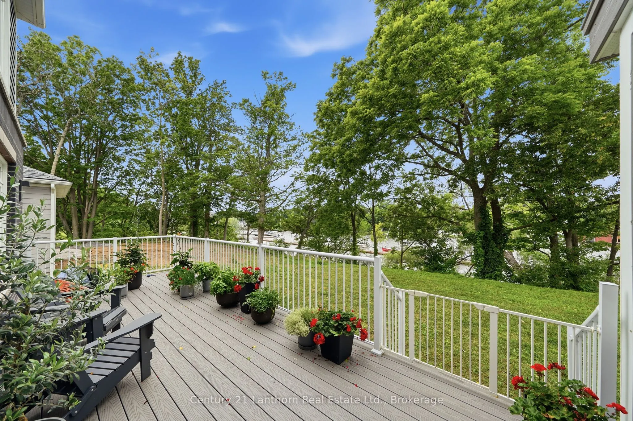 101 VILLENEUVE Drive