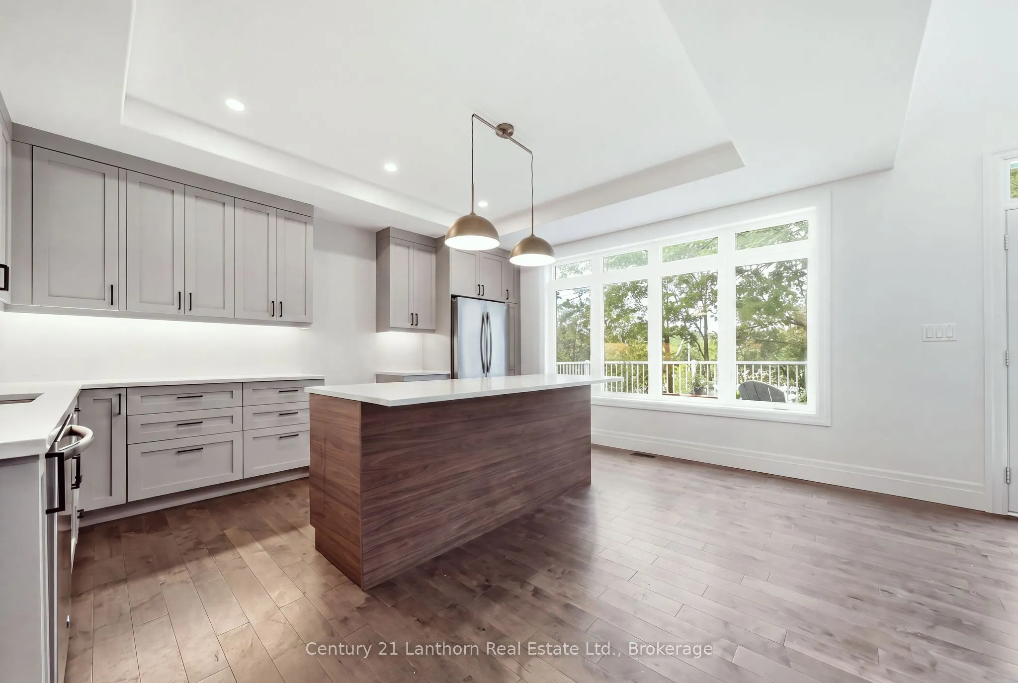 101 VILLENEUVE Drive