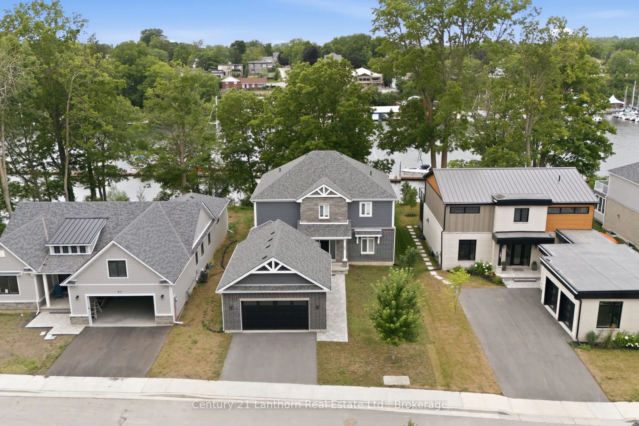 101 VILLENEUVE Drive