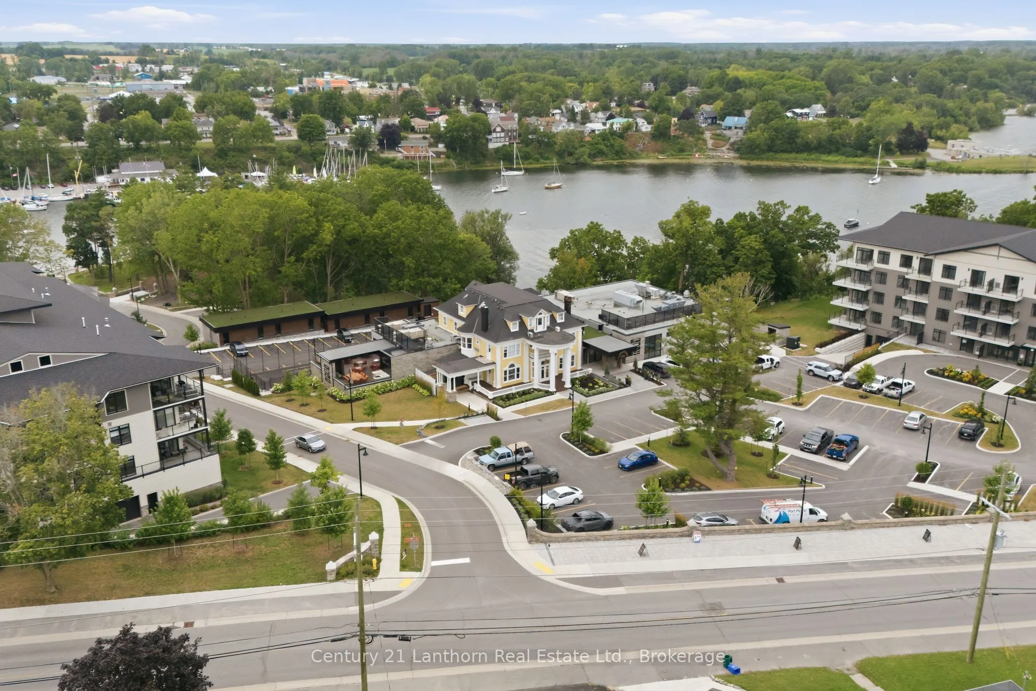 101 VILLENEUVE Drive