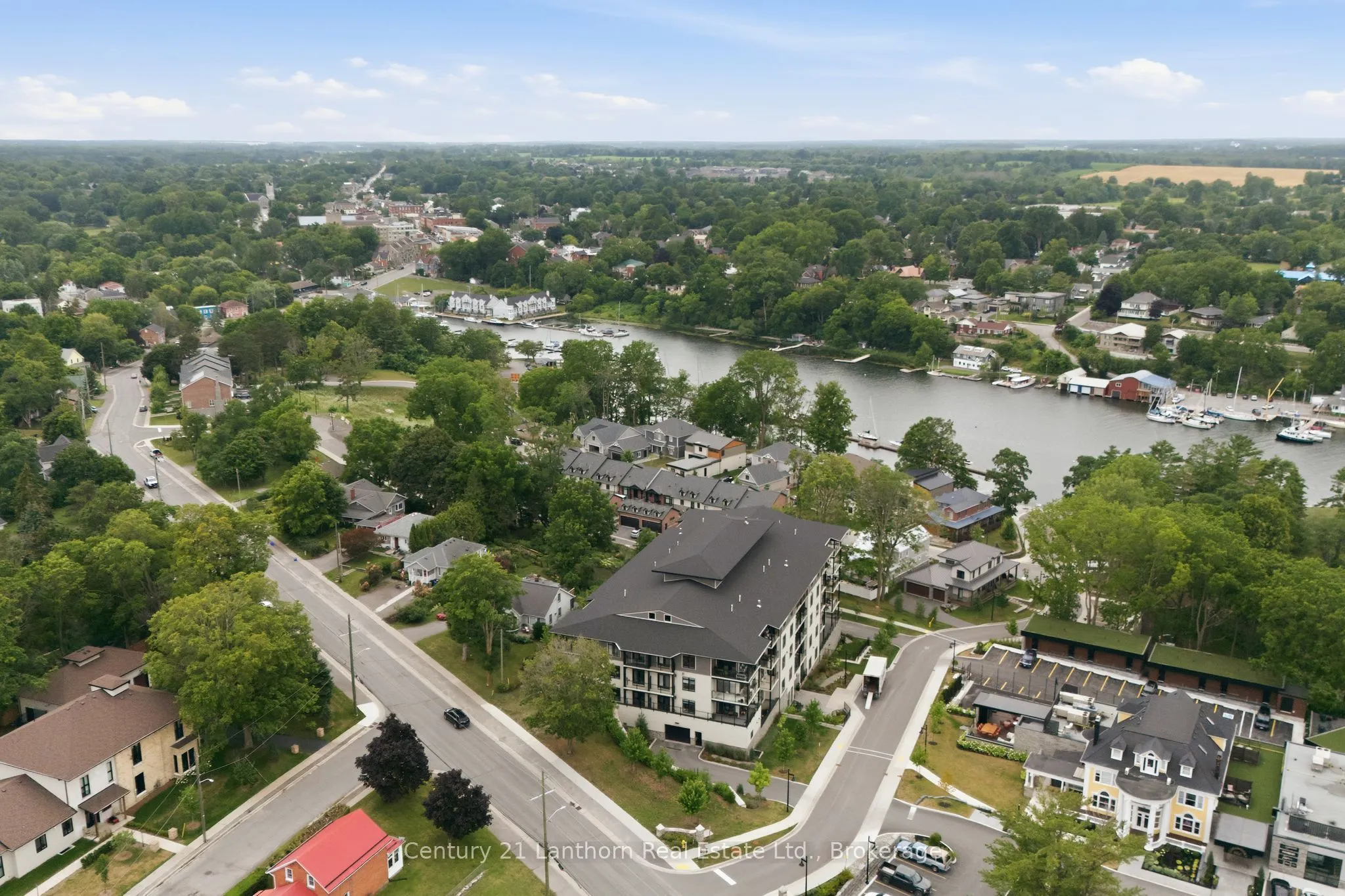 101 VILLENEUVE Drive