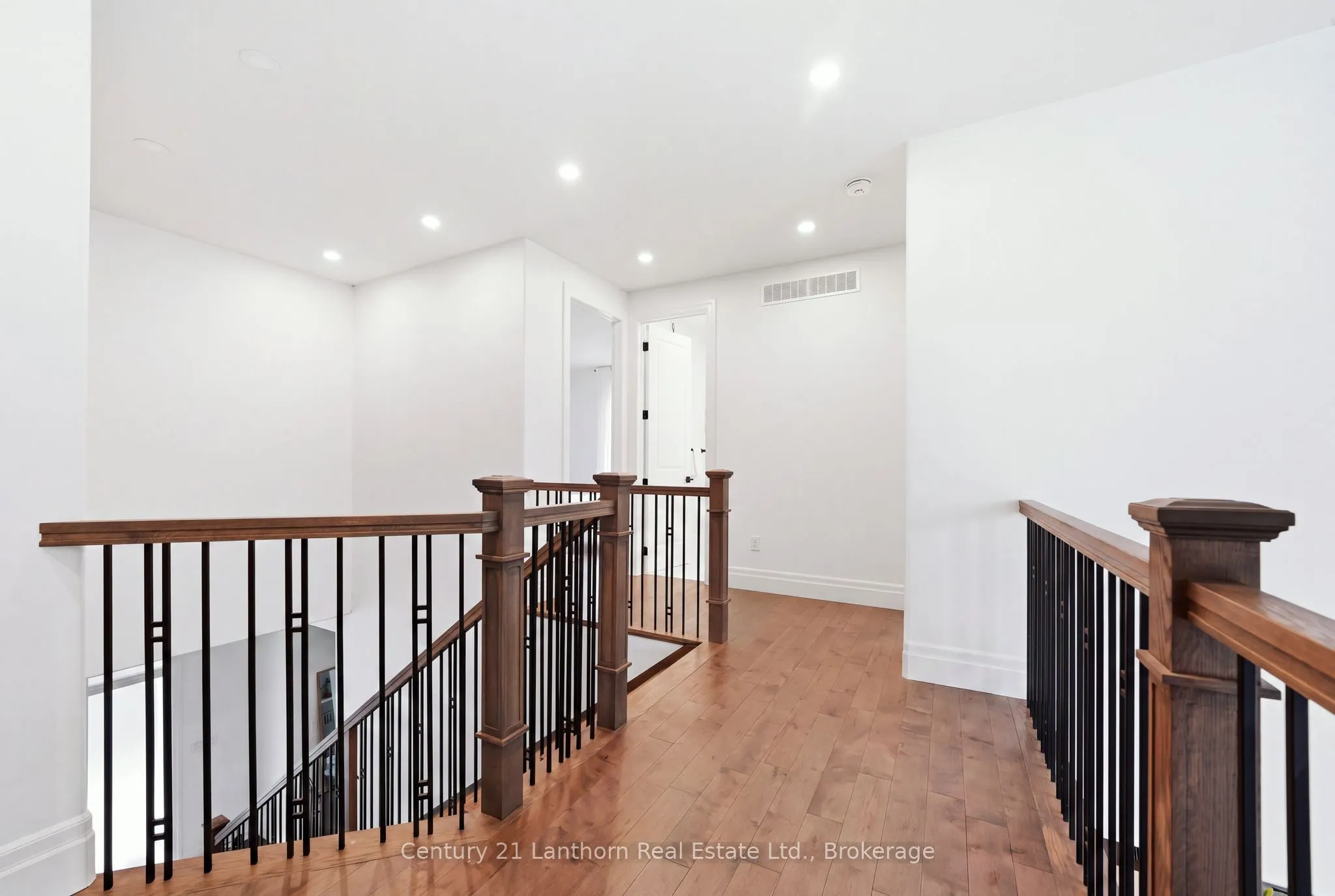 101 VILLENEUVE Drive
