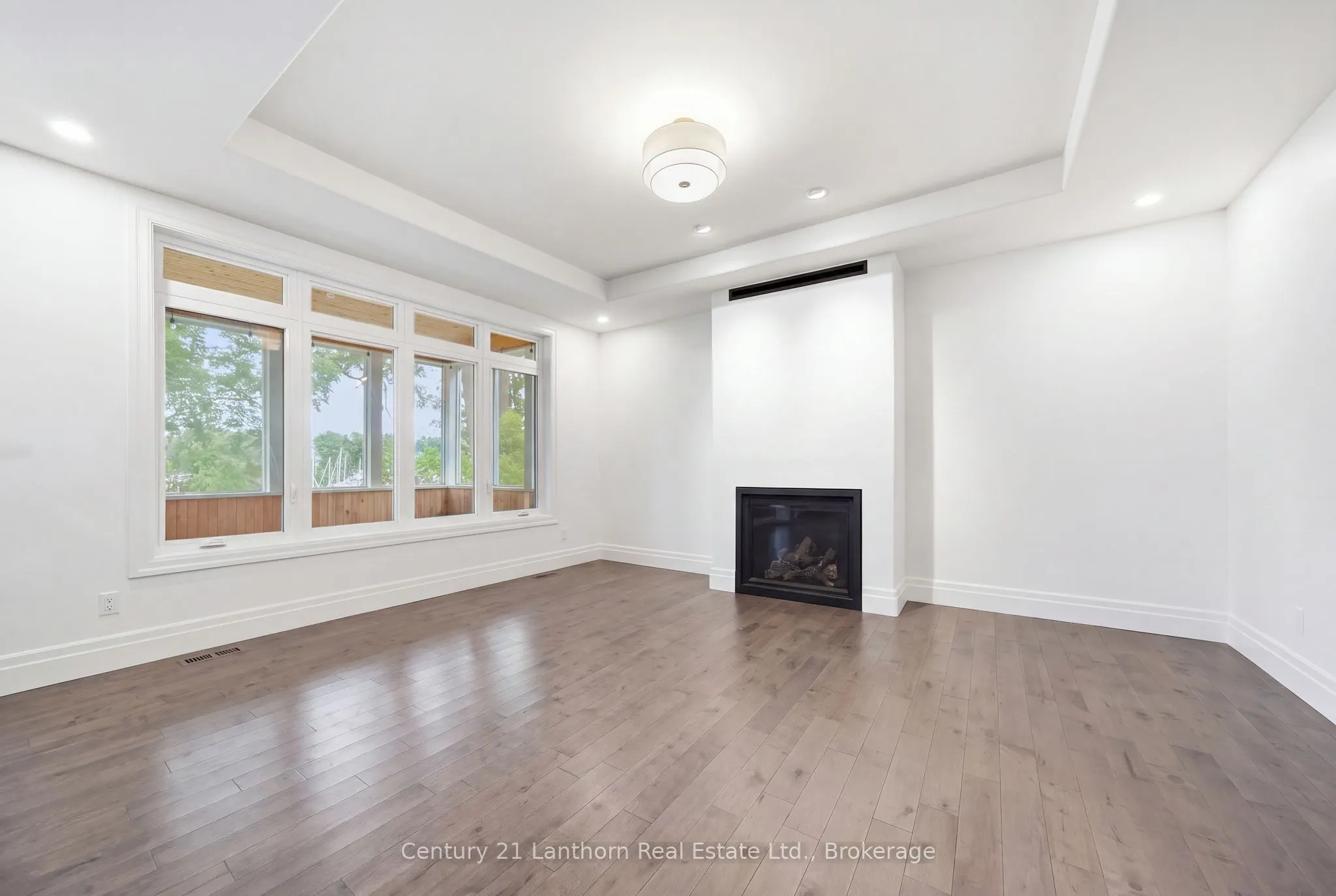 101 VILLENEUVE Drive