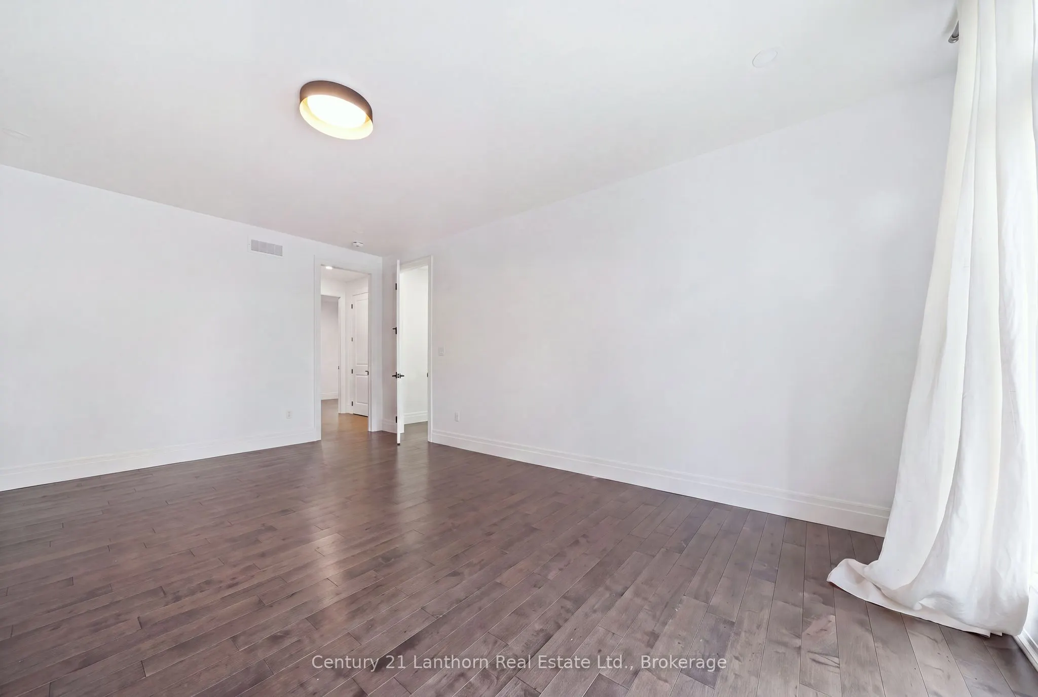101 VILLENEUVE Drive