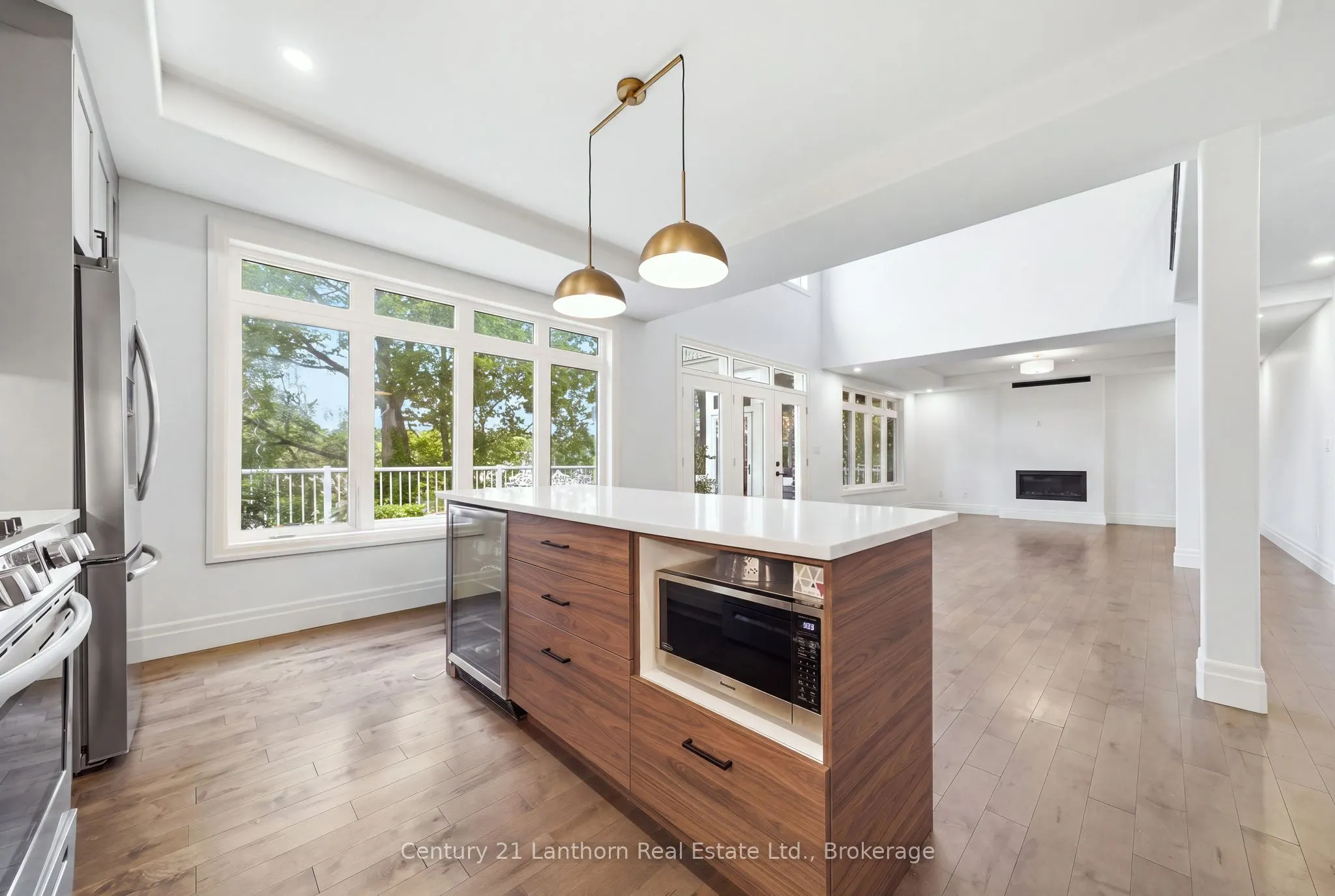 101 VILLENEUVE Drive