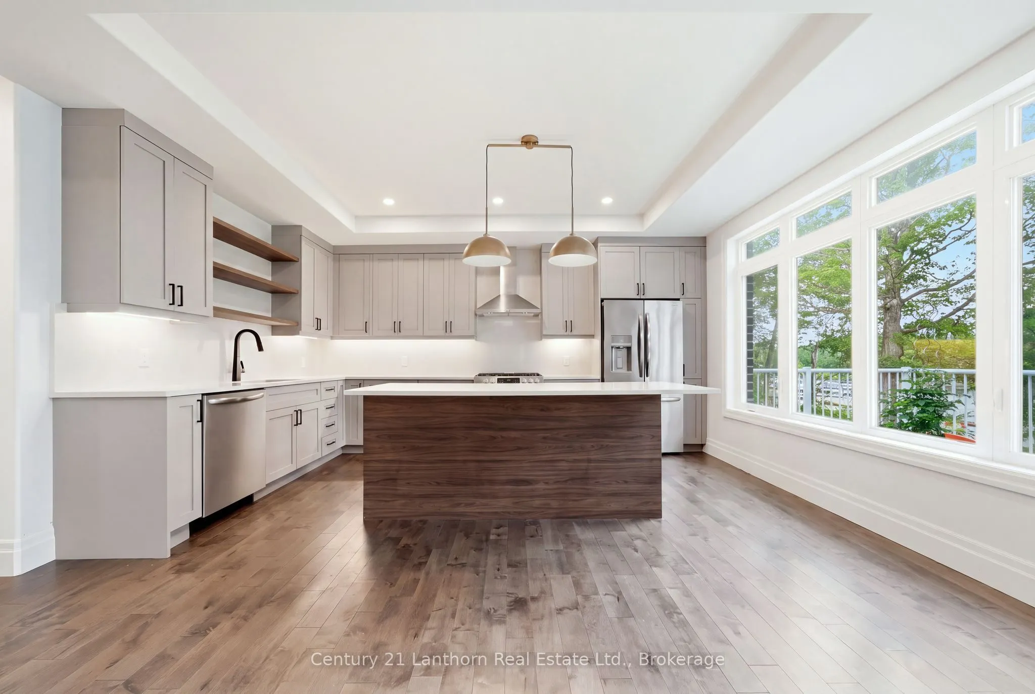 101 VILLENEUVE Drive