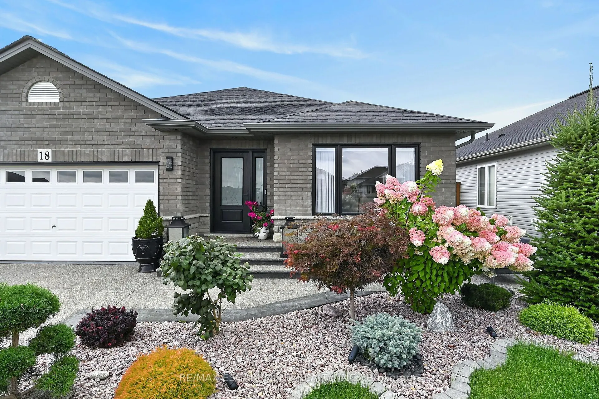18 LINDA Crescent
