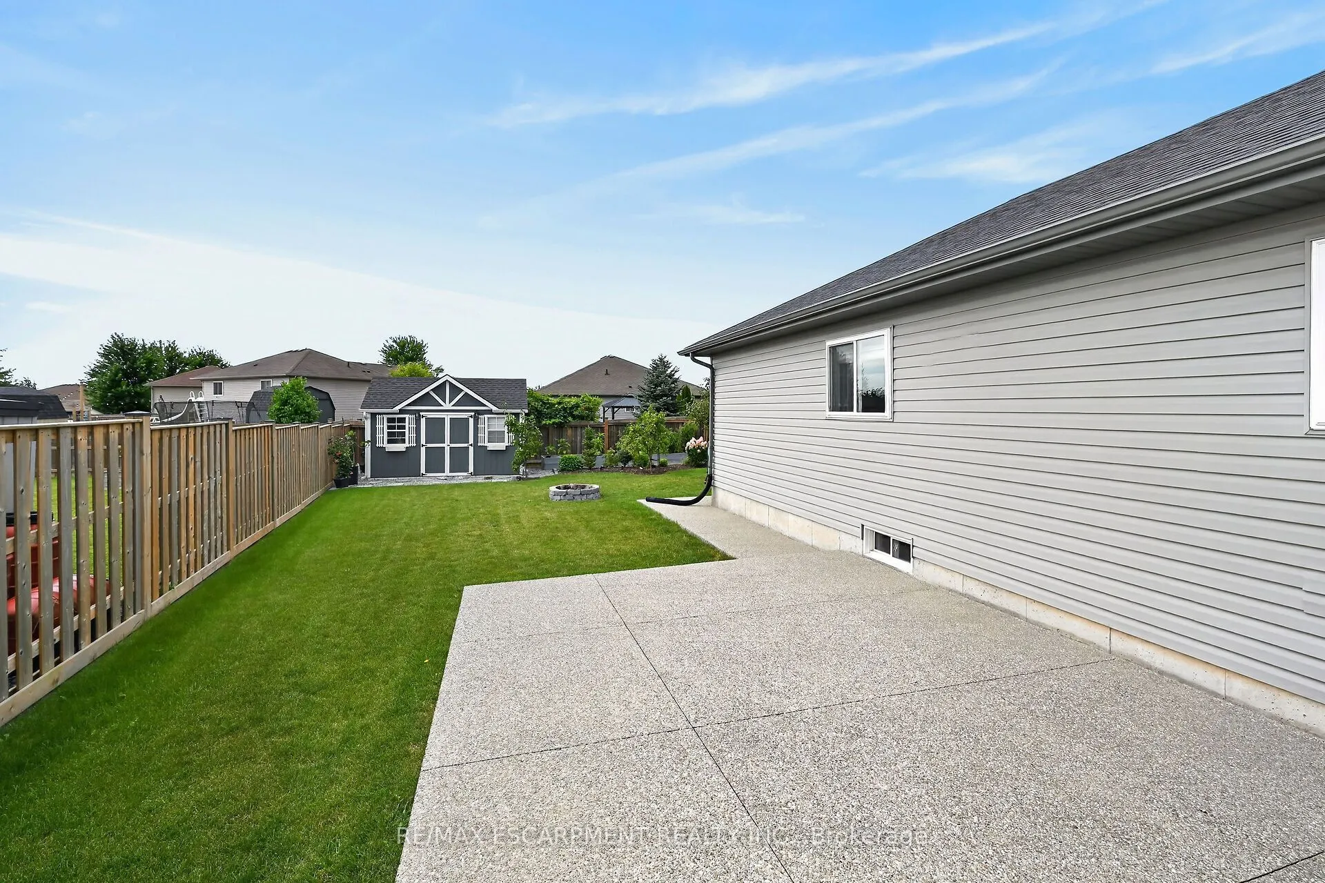 18 LINDA Crescent
