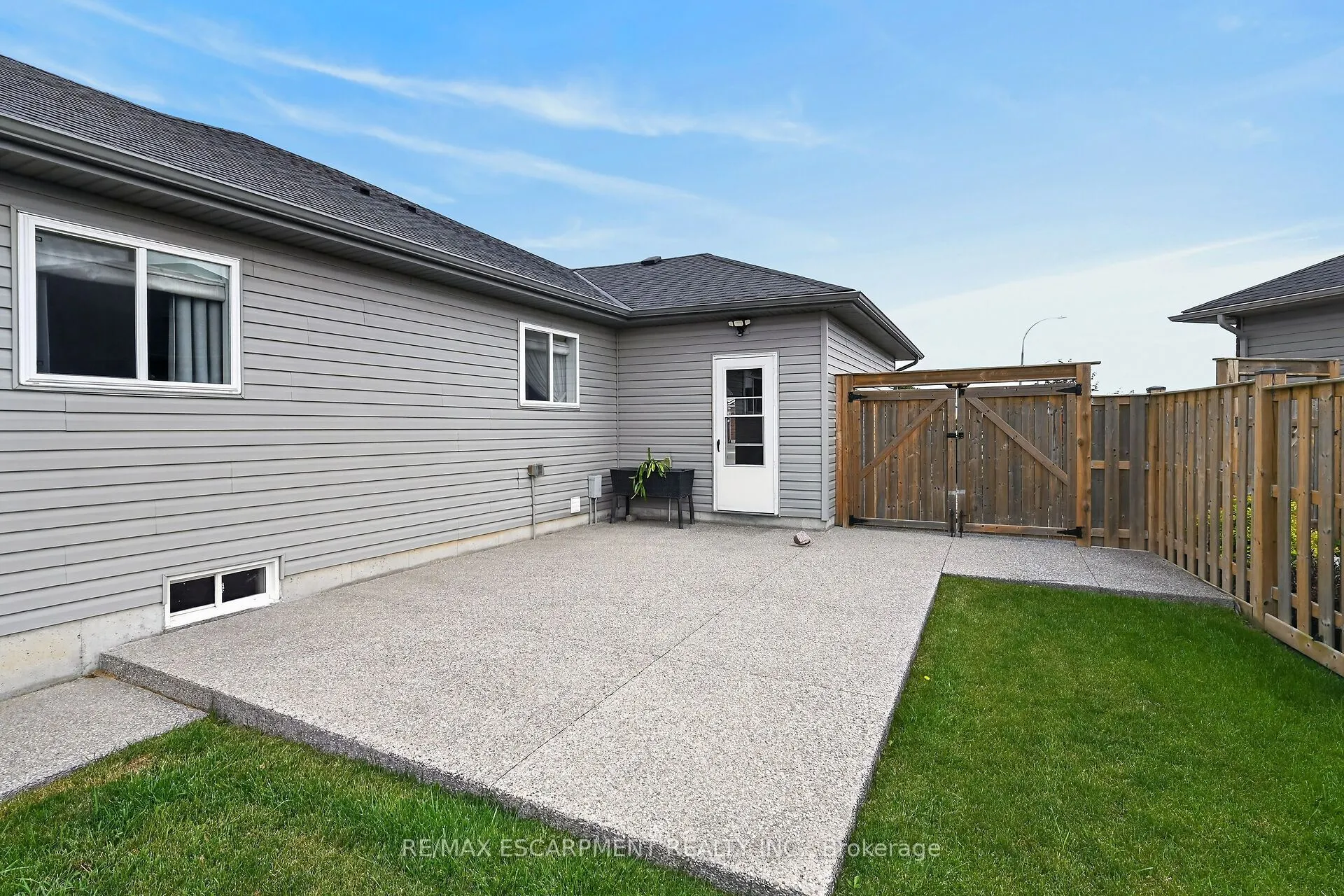 18 LINDA Crescent