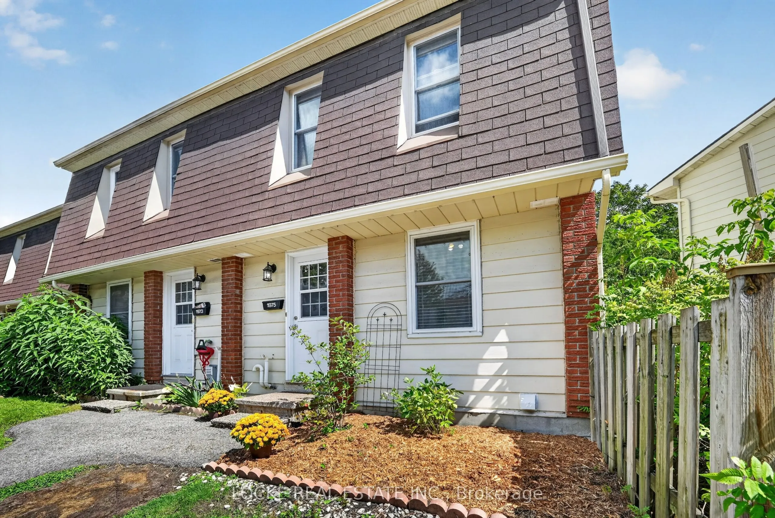 1975 Fairglen Mews #28