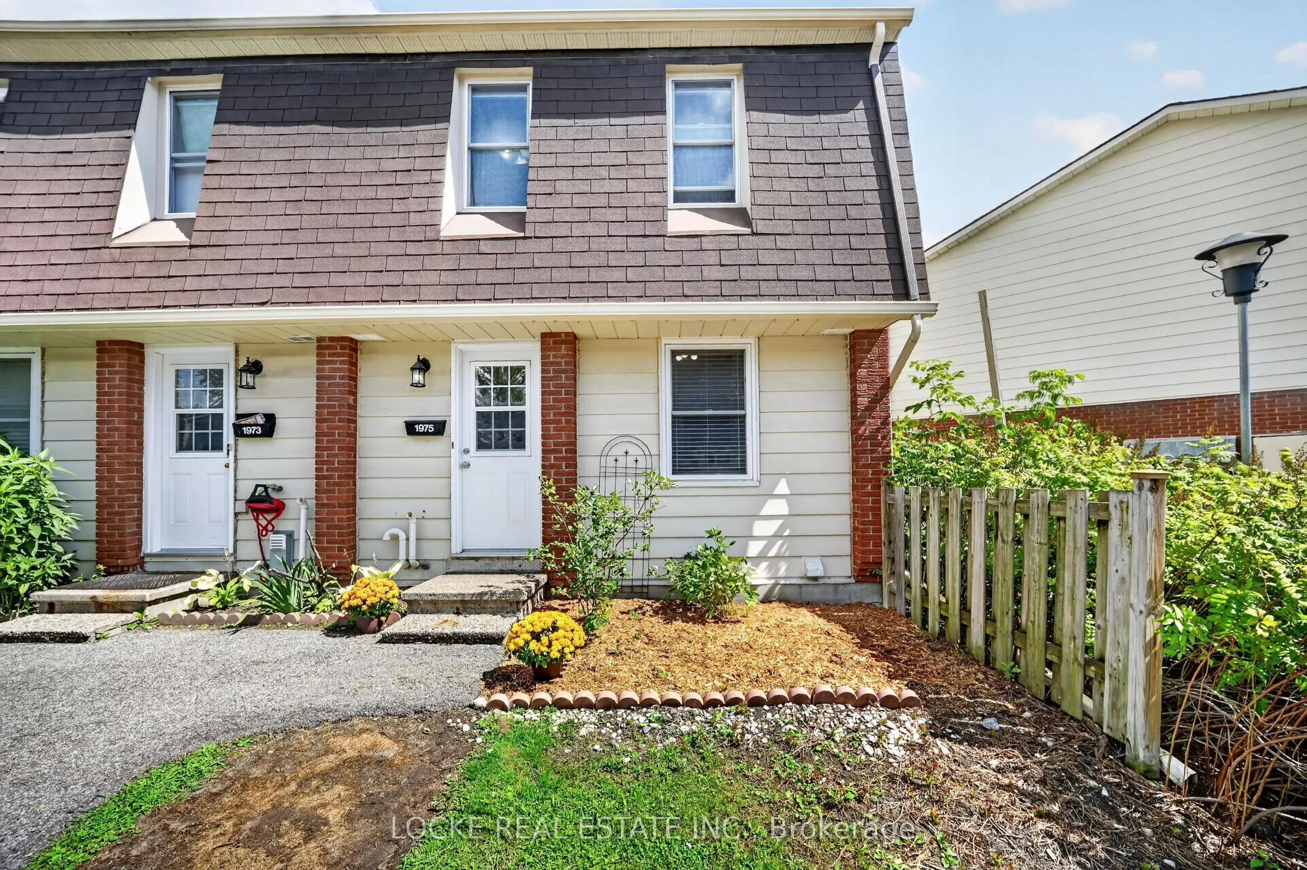 1975 Fairglen Mews #28