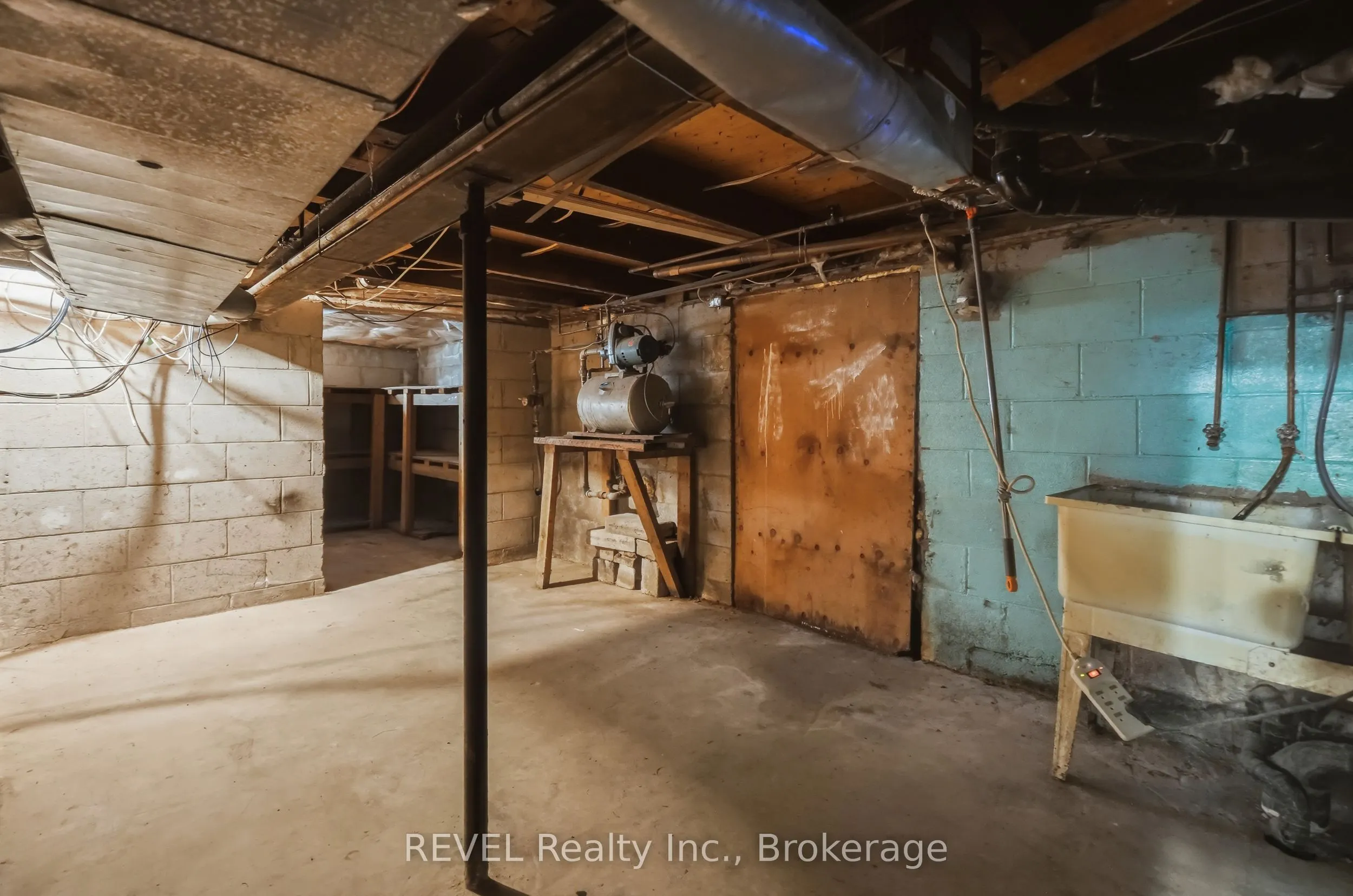 2324 Centre Street