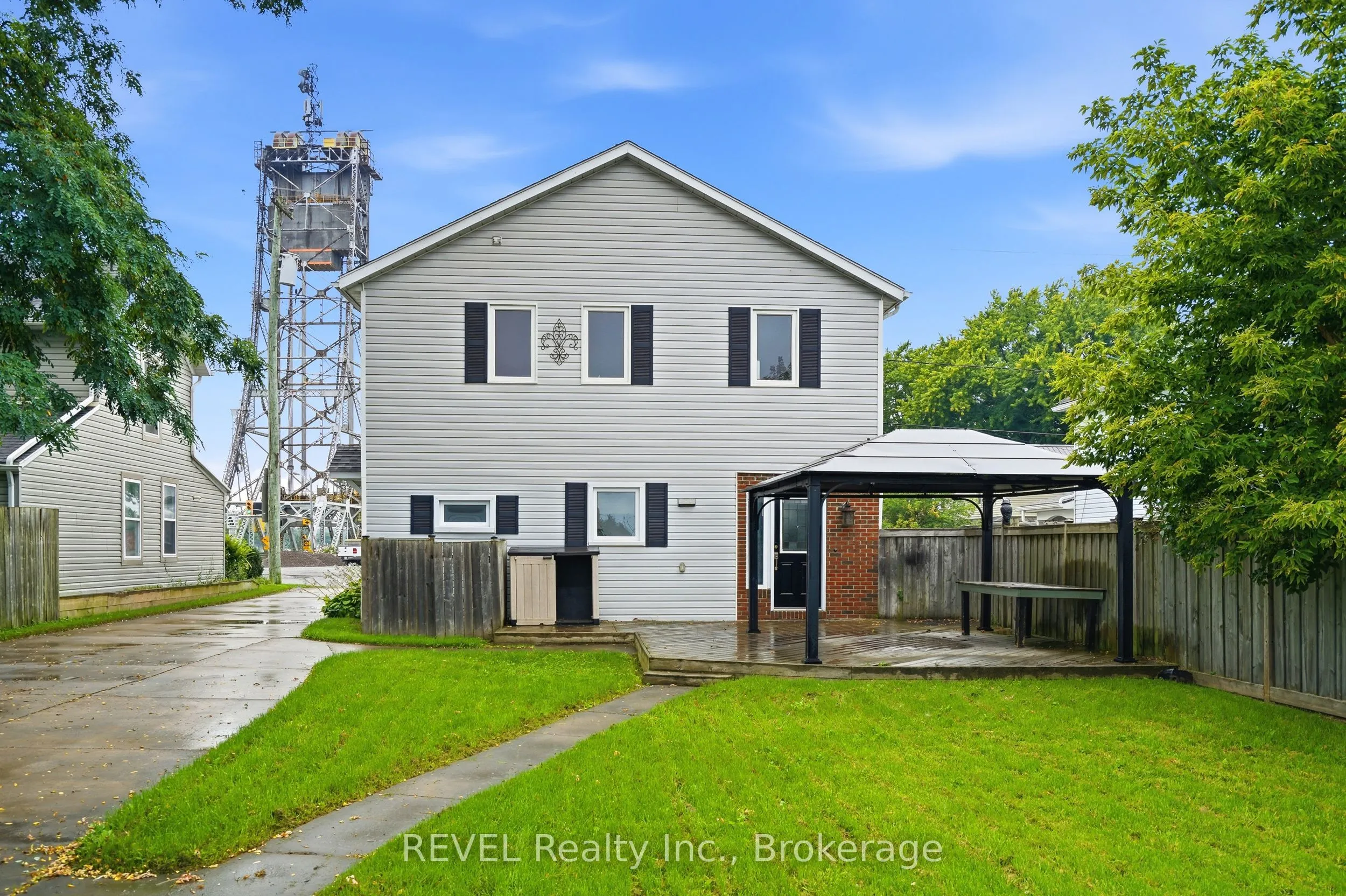 2324 Centre Street