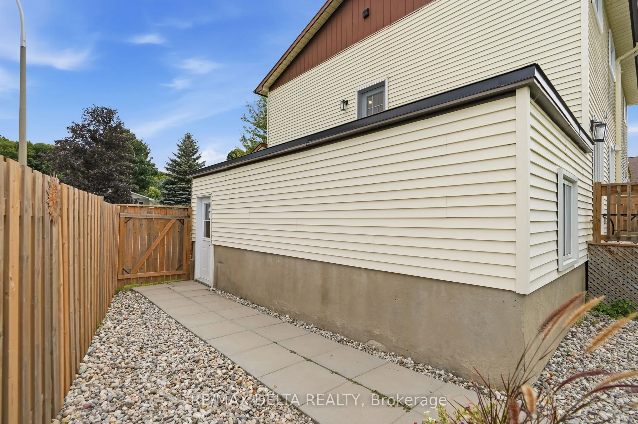 991 Dianne Street