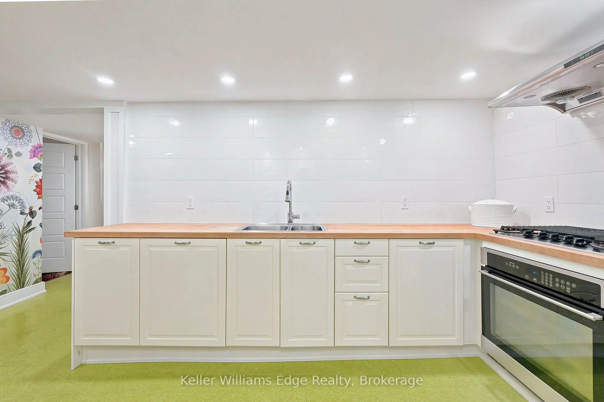 361 Dundas Street E