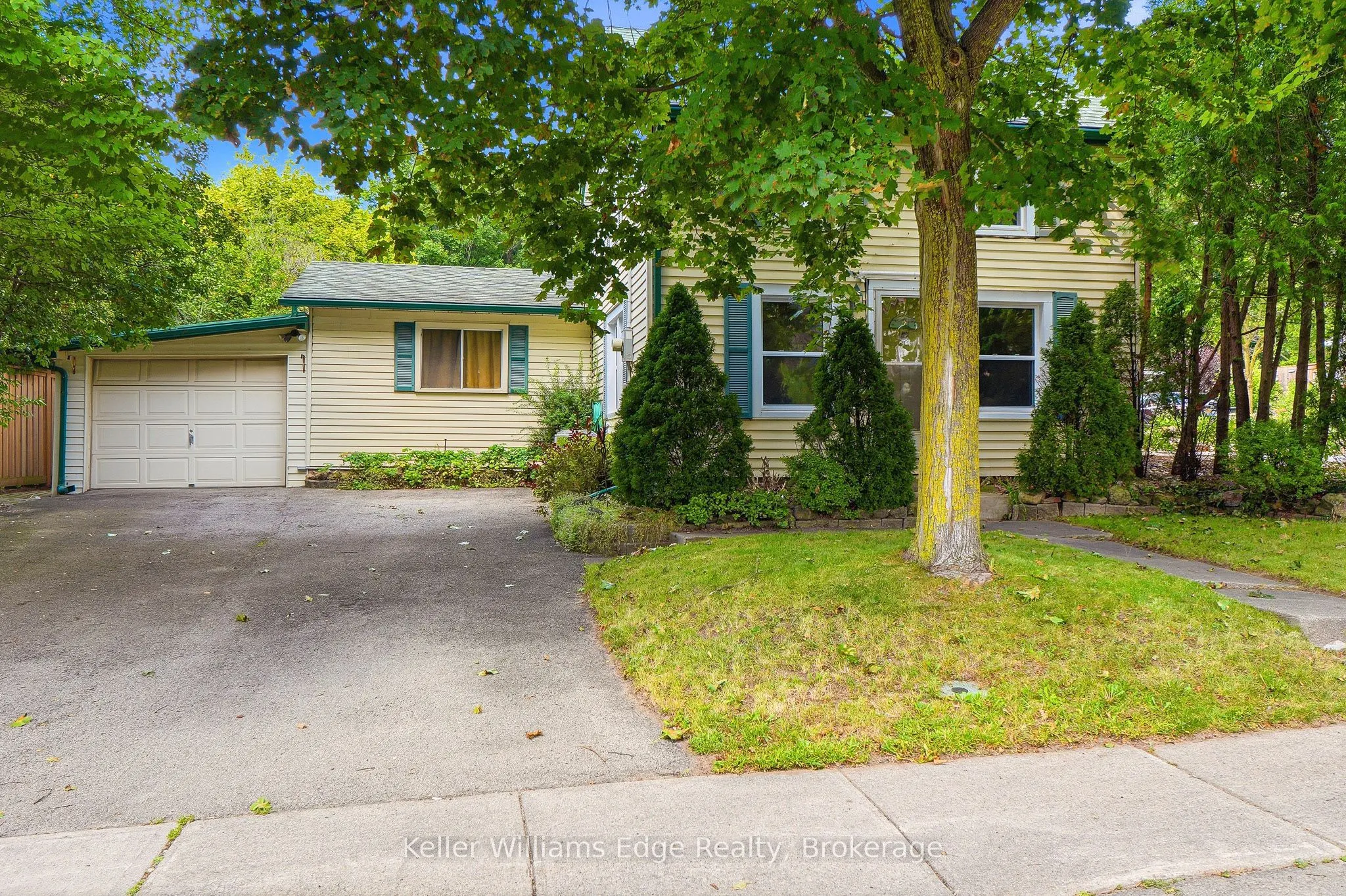 361 Dundas Street E