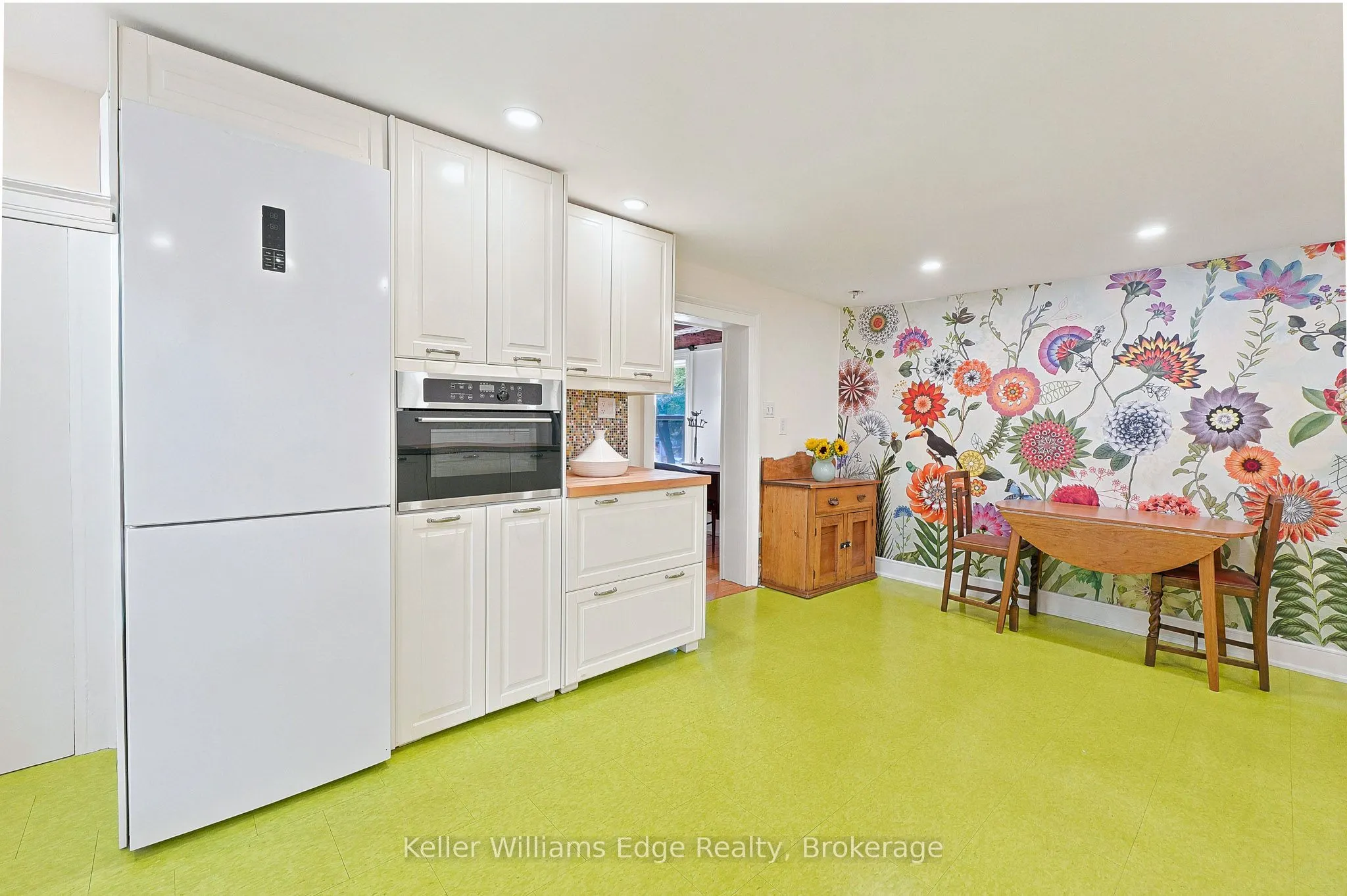 361 Dundas Street E