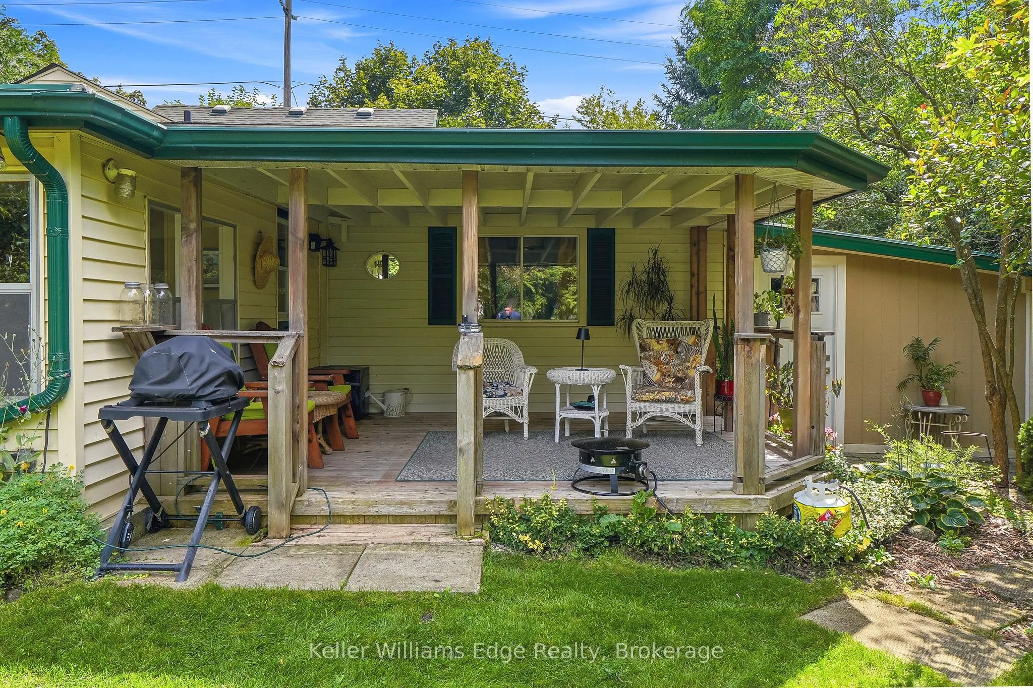 361 Dundas Street E