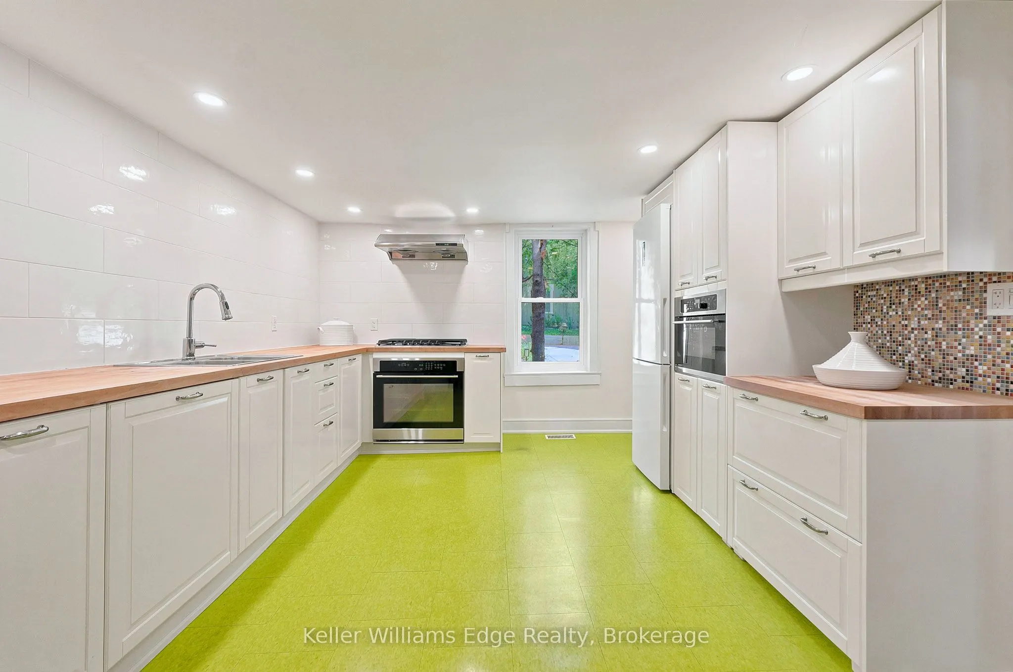 361 Dundas Street E