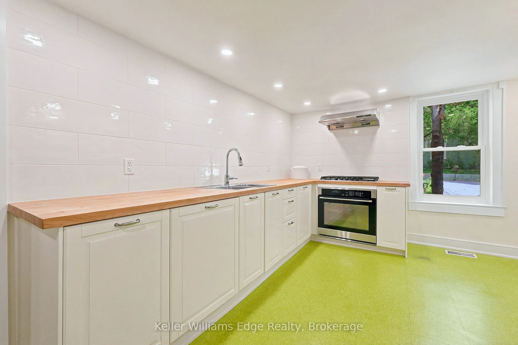 361 Dundas Street E