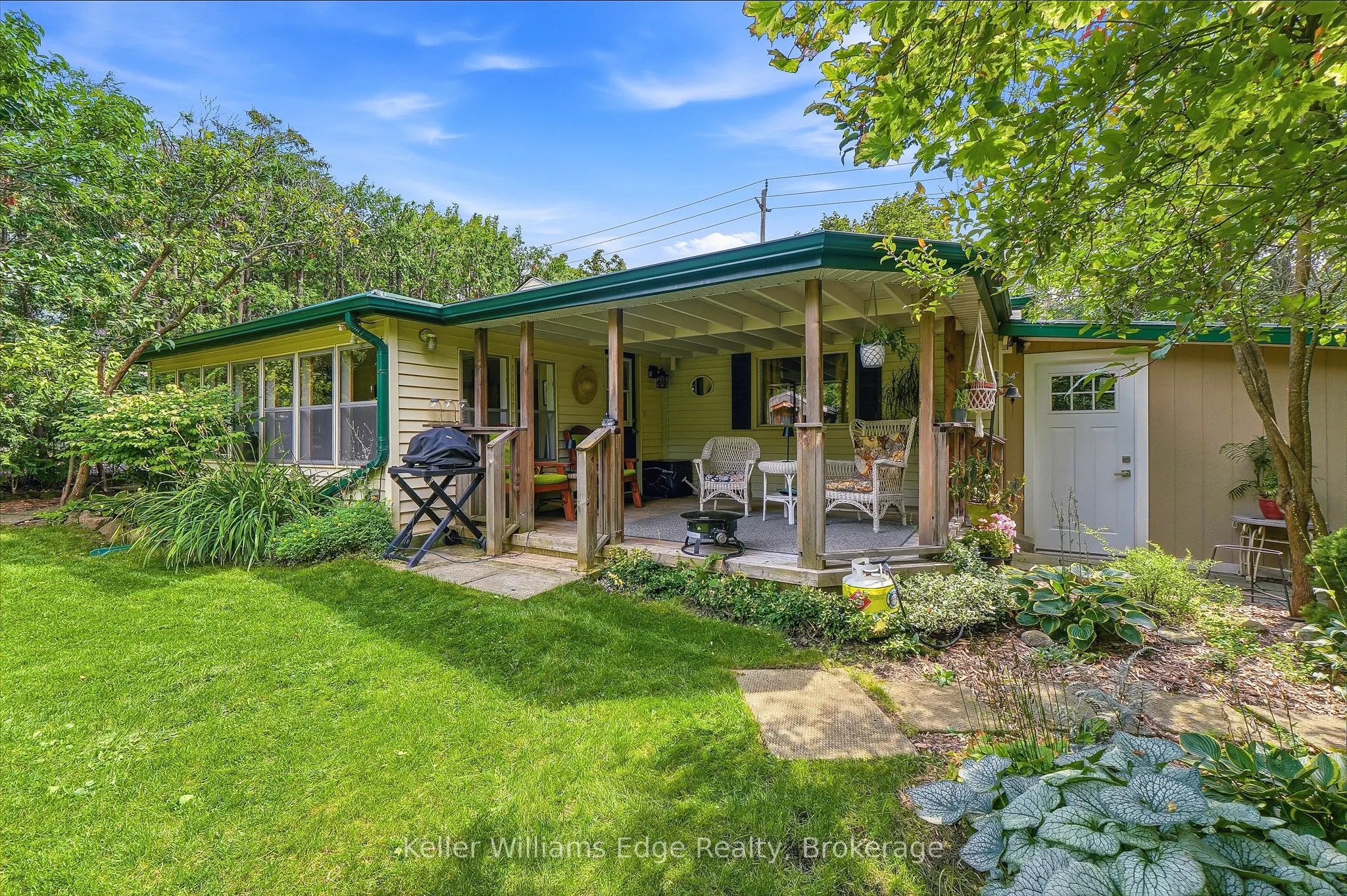 361 Dundas Street E